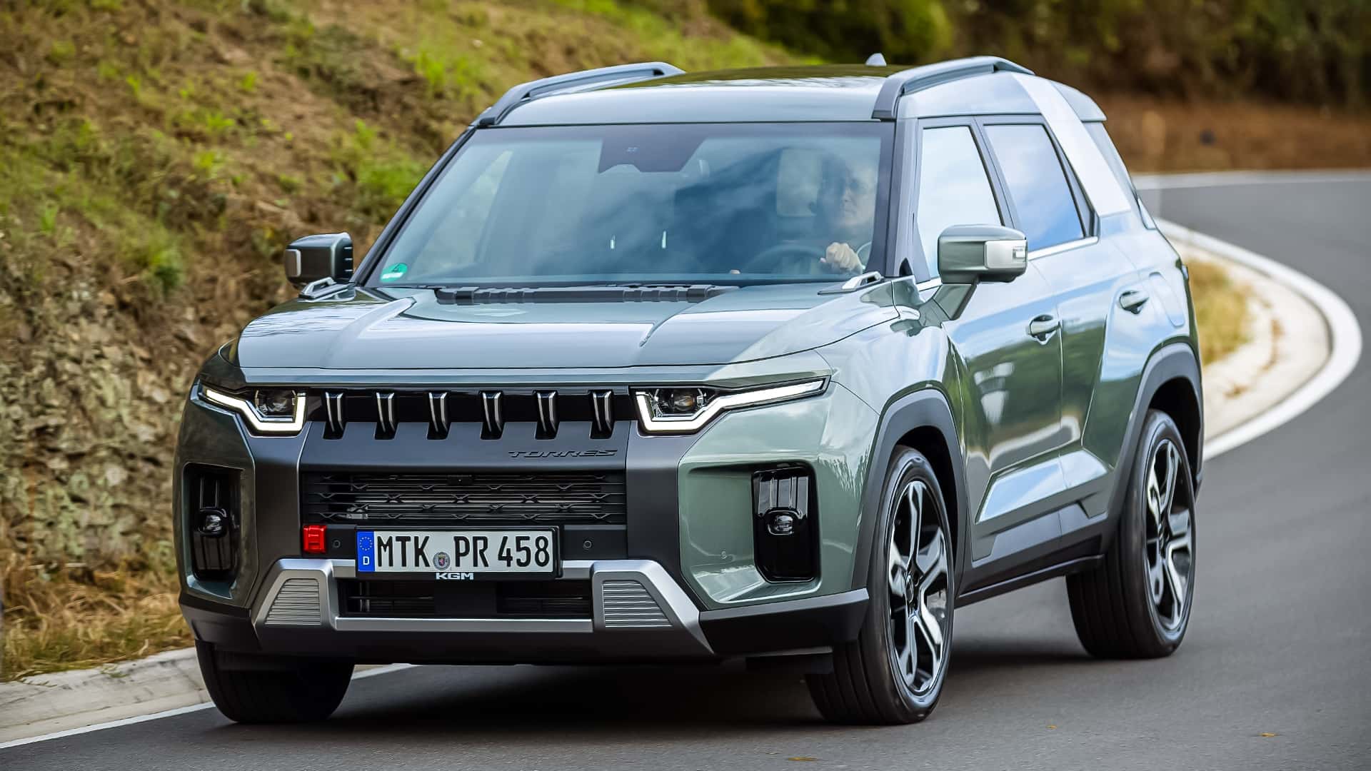 KGM Torres Hybrid 2025