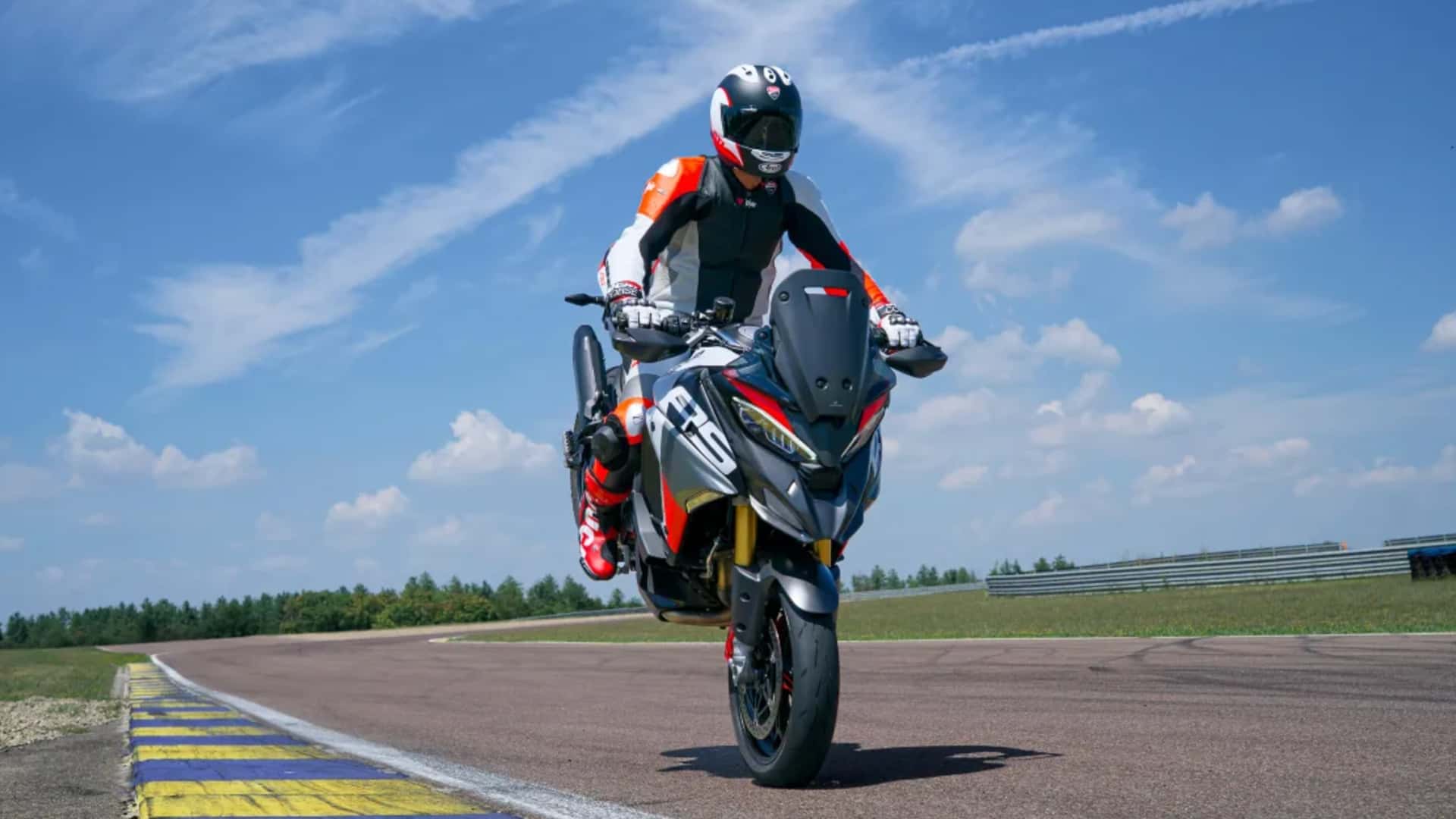 Ducati MultistradaV4 RS - Parada