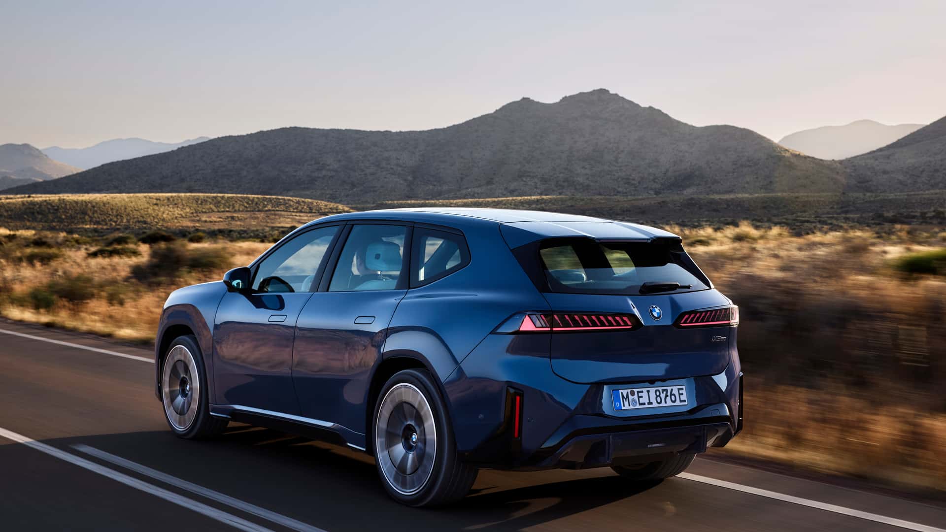 BMW iX3 2025, fotos oficiales