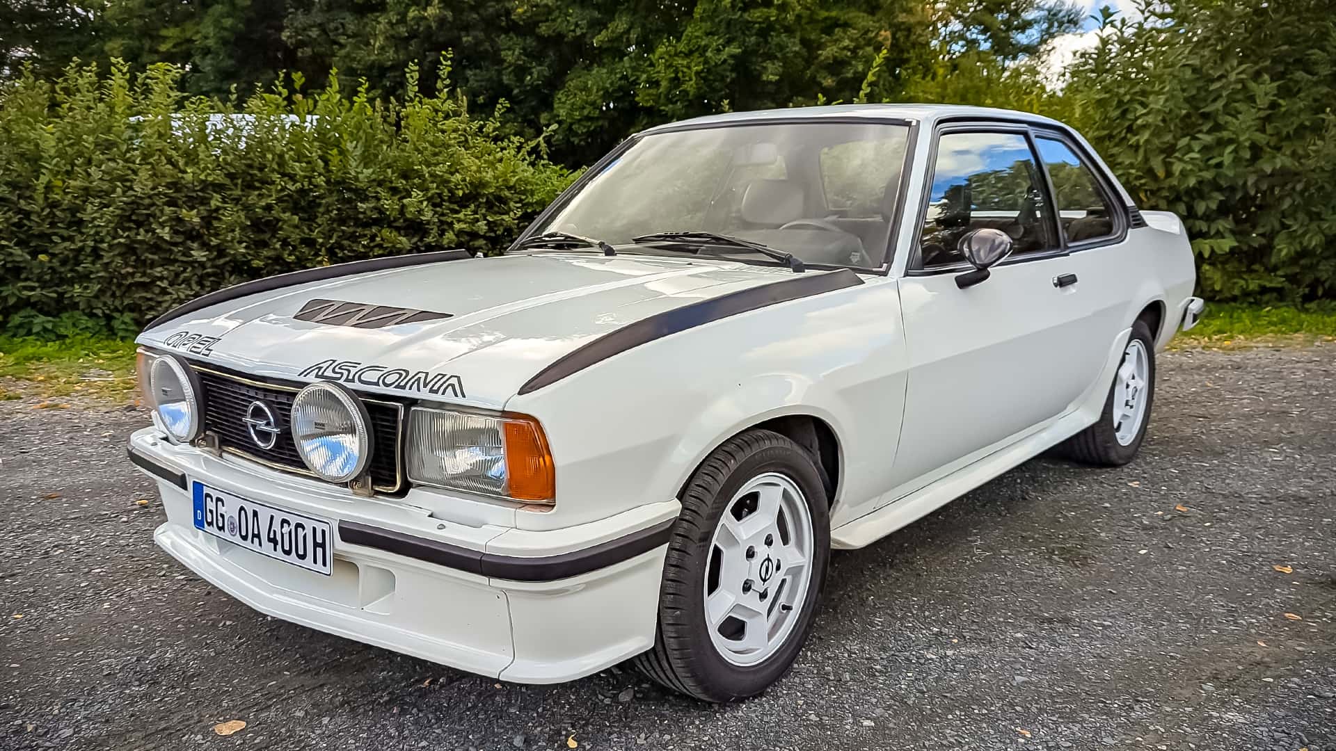 Au volant de l'Opel Ascona 400 Basis Groupe 4 de 1981