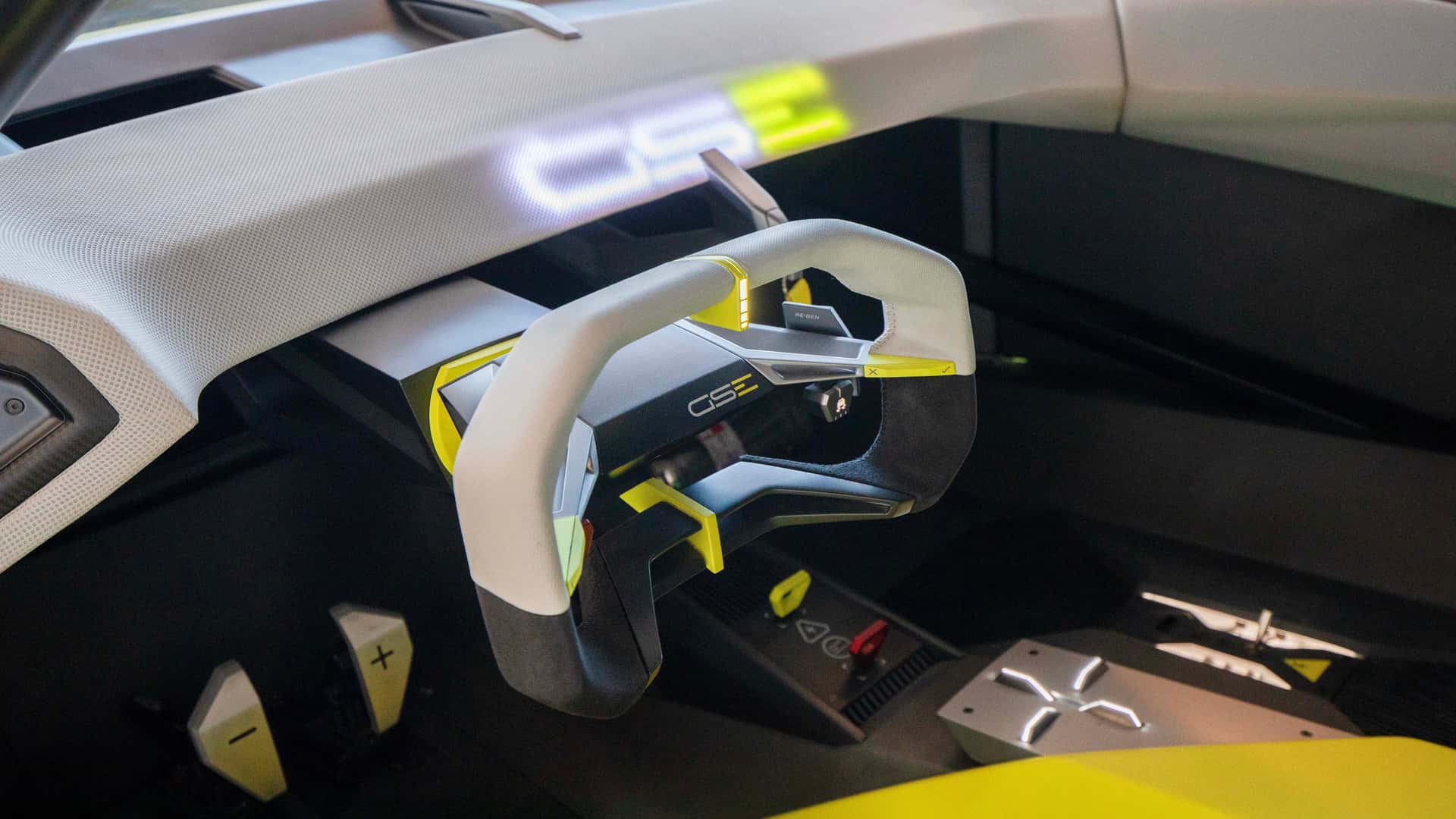 Opel LOVE 2025 exposición en Mobility City Zaragoza