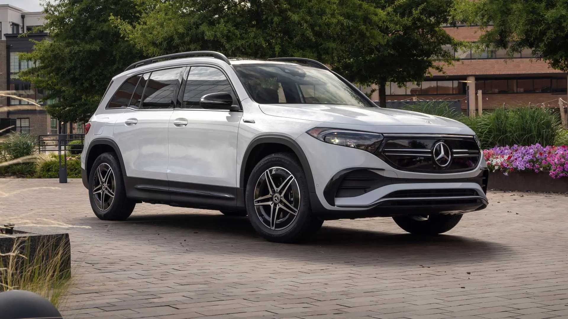 Mercedes-Benz EQB 2023: Uji Coba Pertama