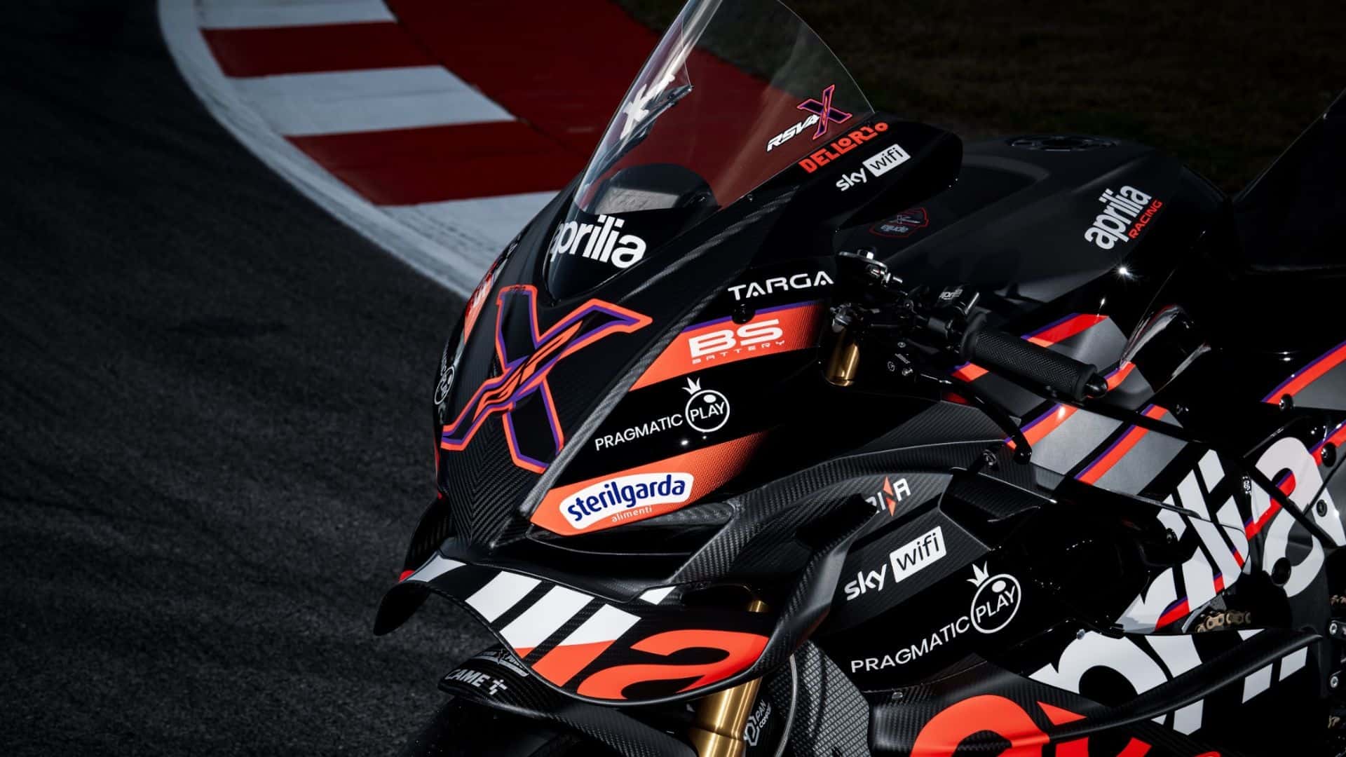 Aprilia RSV4 X-GP - Arena Balap