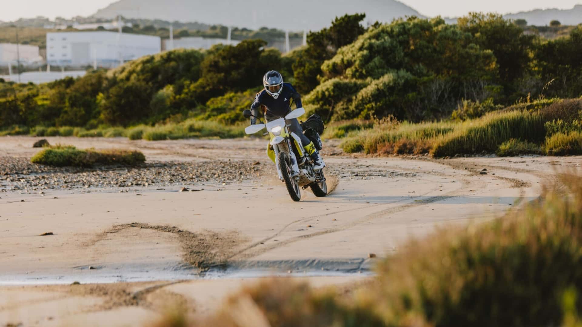 2026 Husqvarna 701 Enduro y 701 Supermoto