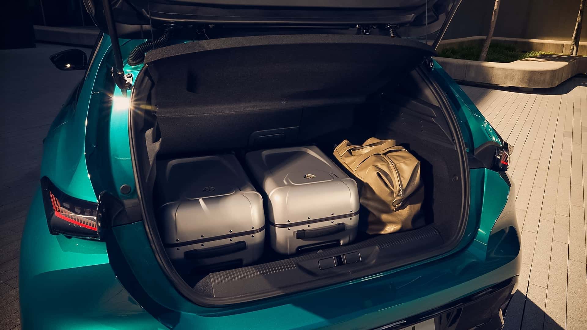 Peugeot 308 Neugestaltung, Innenraum und Kofferraum