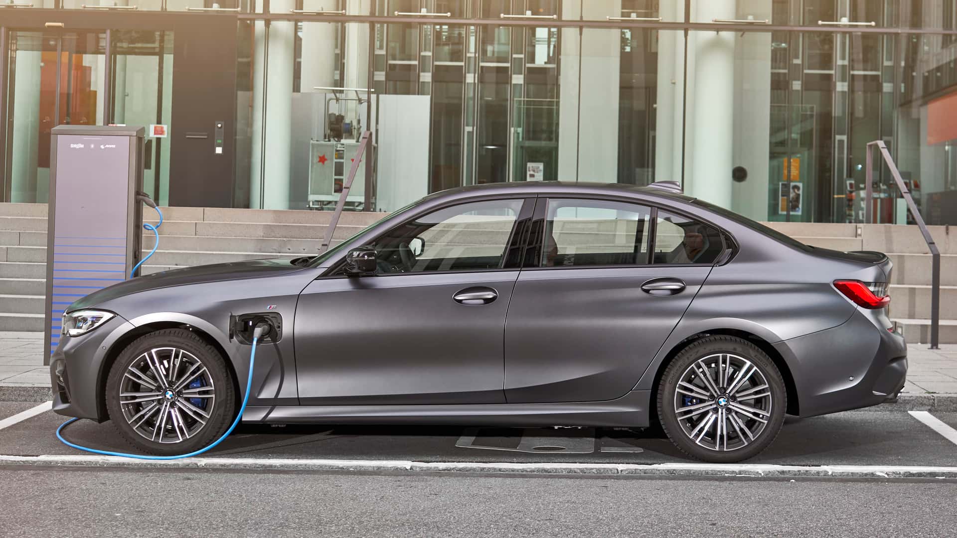 Sedan hibrida plug-in hybrid BMW 330e 2021