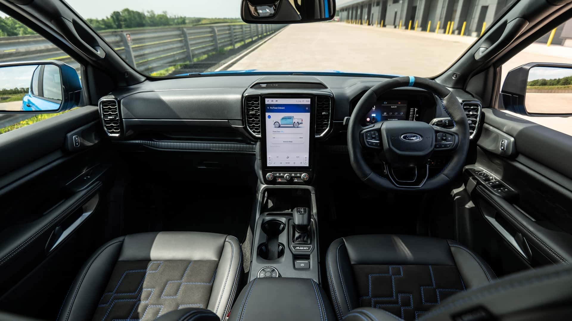 Ford Ranger Plug-in-Hybrid und E-Tourneo Custom (2025) MS-RT-Versionen