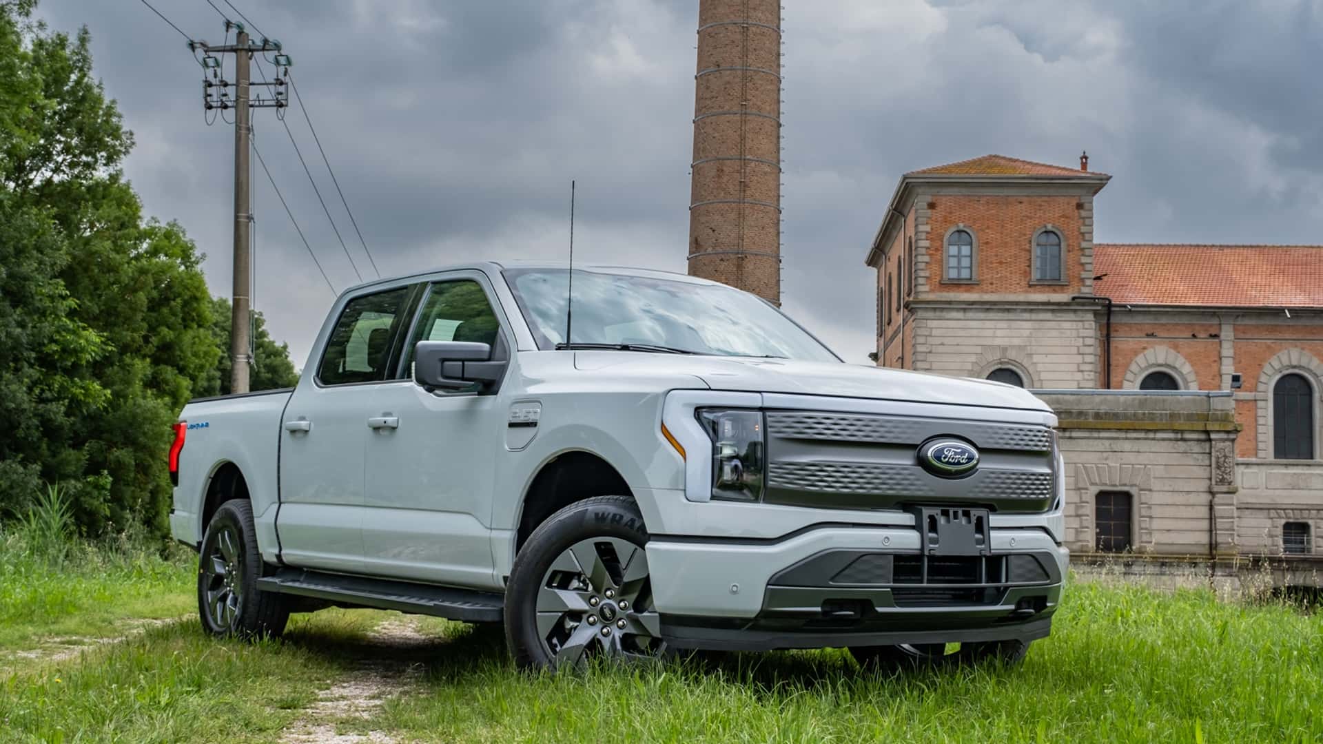 <p>Le premier exemplaire de Ford F-150 Lightning en Italie</p>