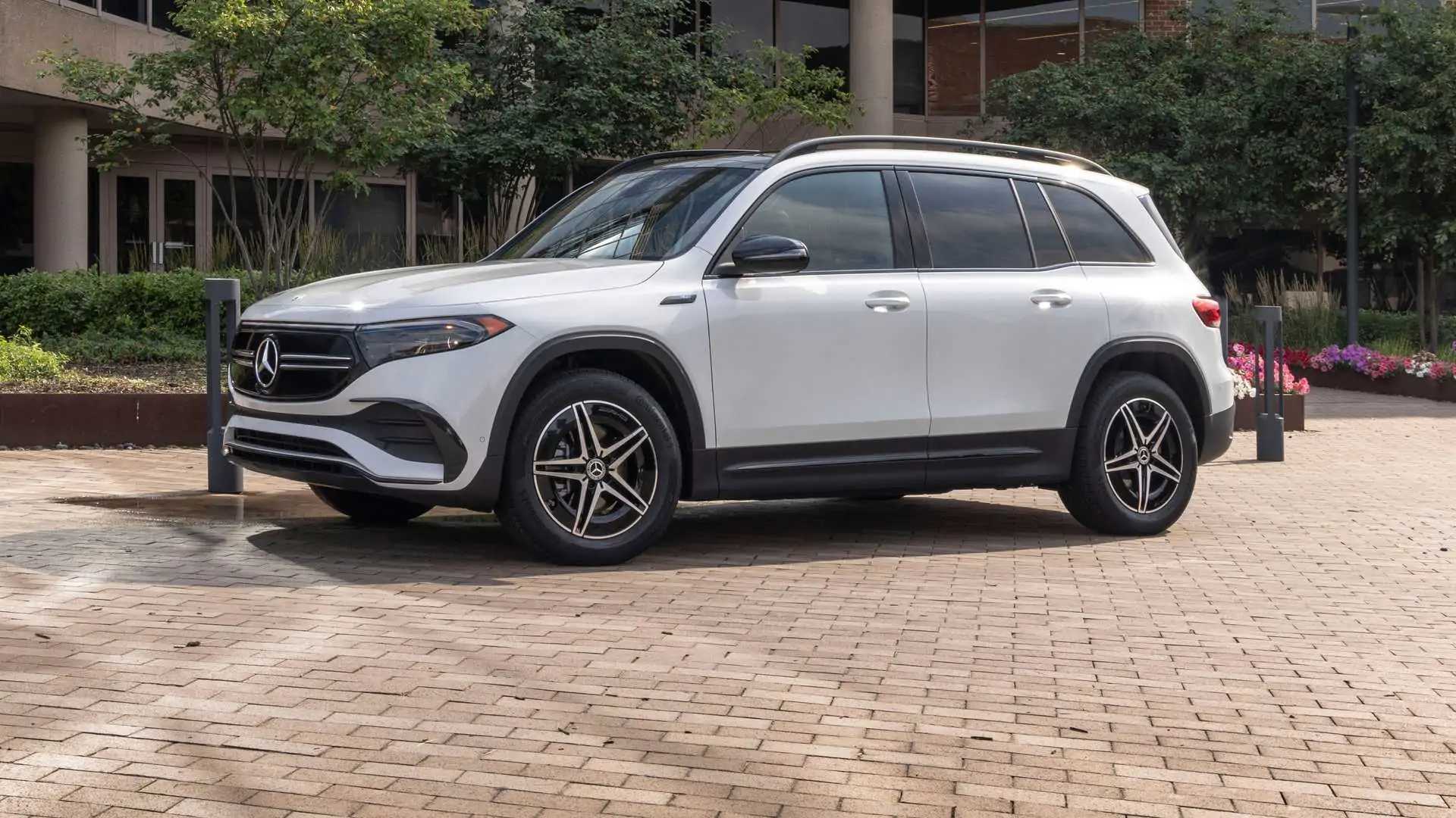 Mercedes-Benz EQB 2023: Uji Coba Pertama