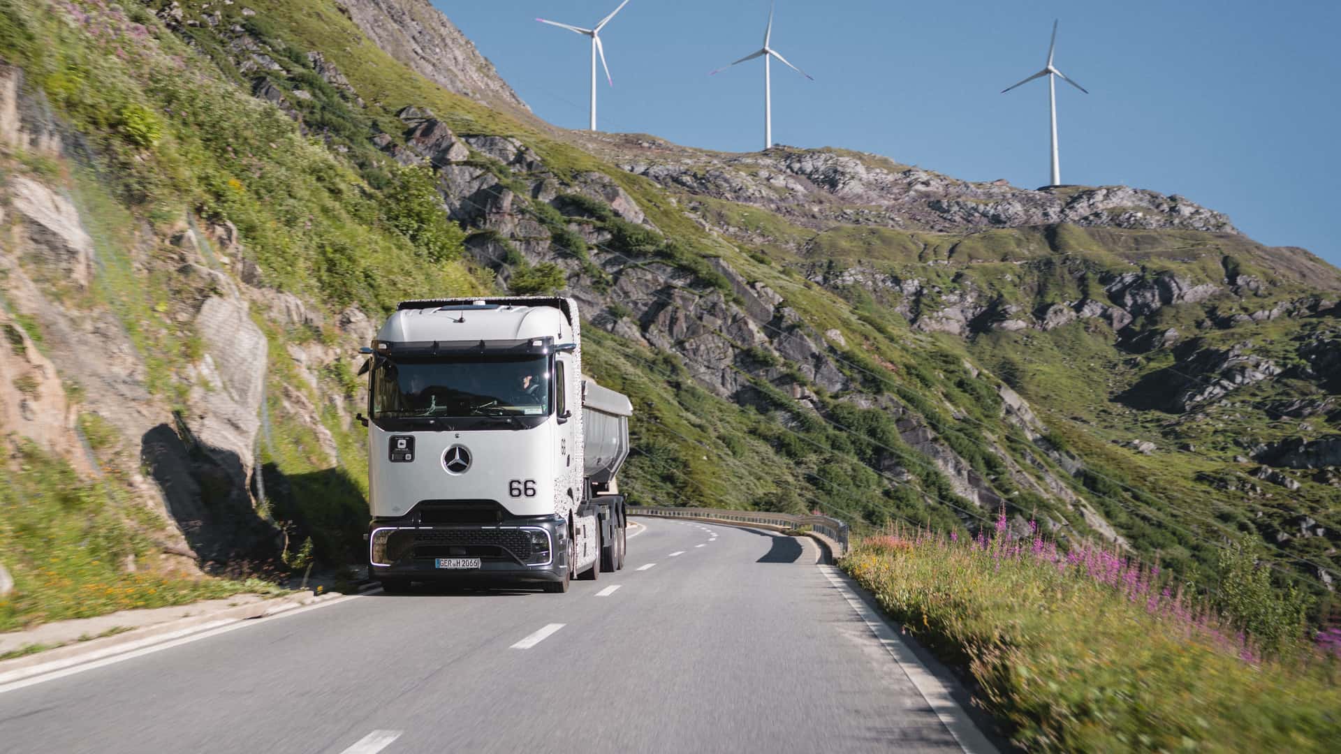 Camion Mercedes GenH2 : essais estivaux dans les Alpes suisses