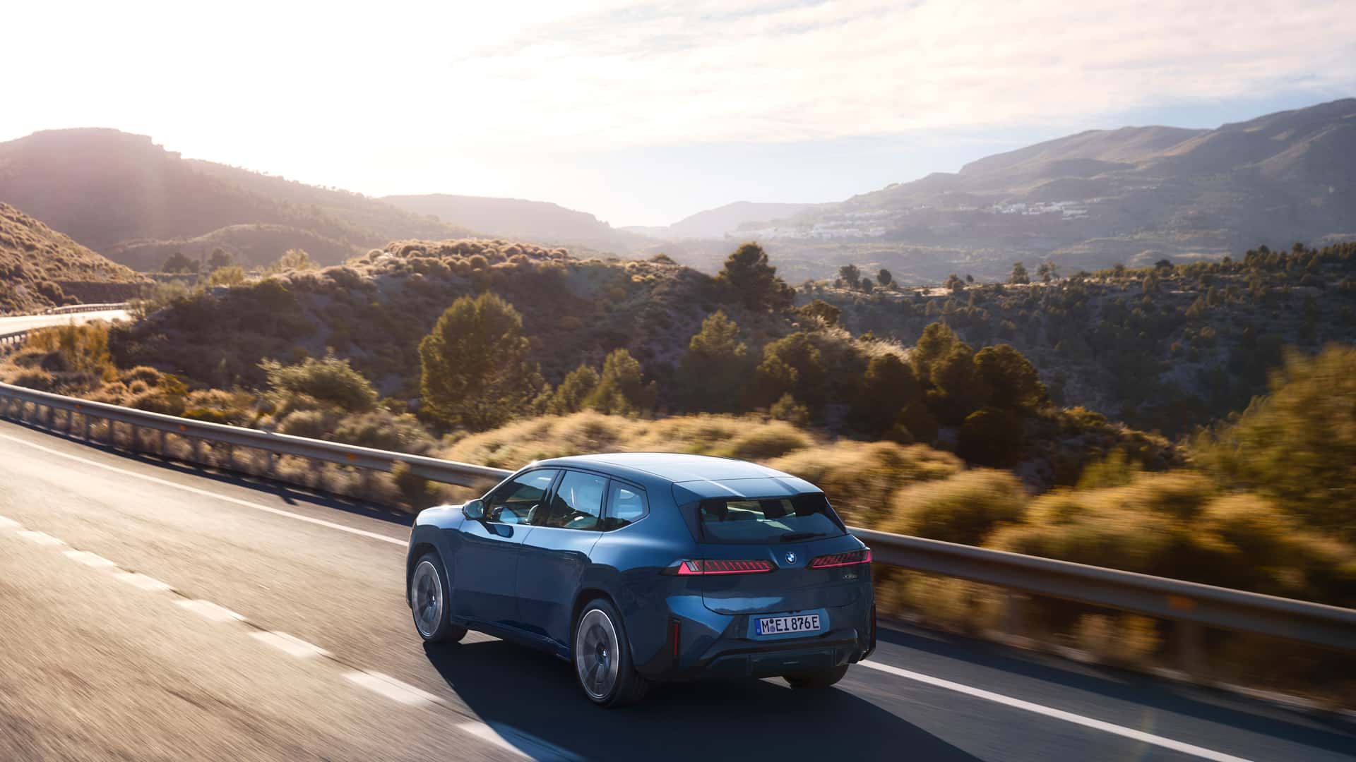 BMW iX3 2025, fotos oficiales