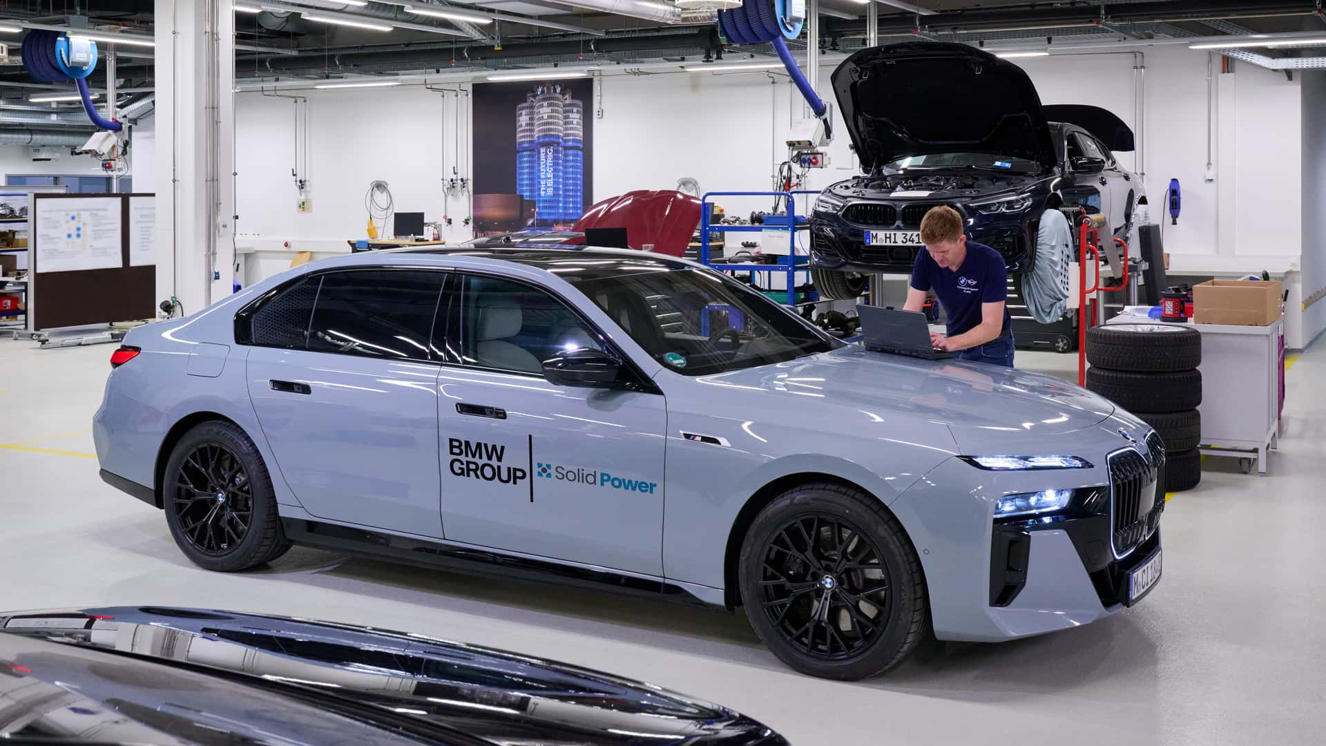 Prototipe Baterai Solid-State BMW i7