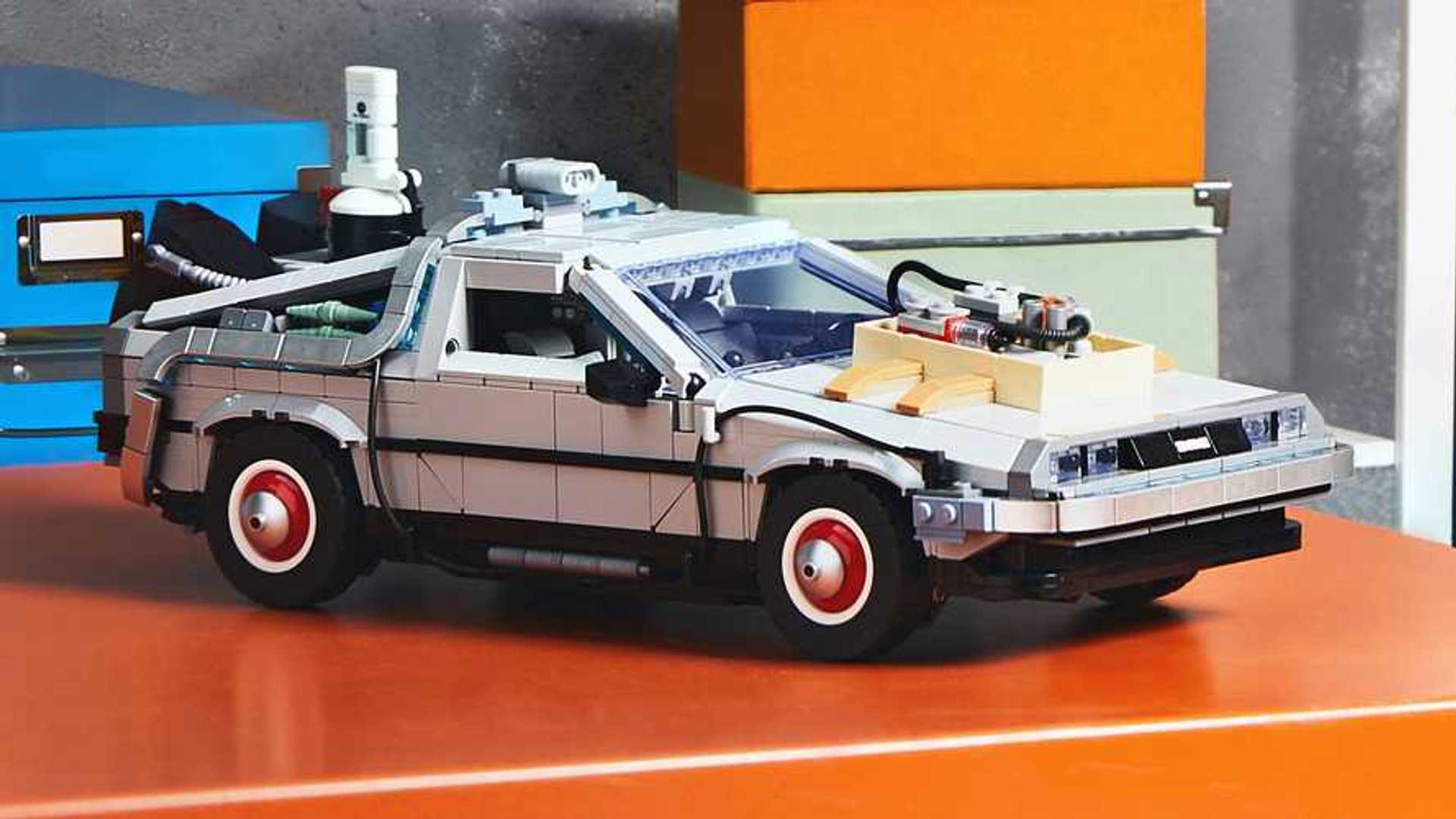 Regreso al Futuro 2 DeLorean Lego Build