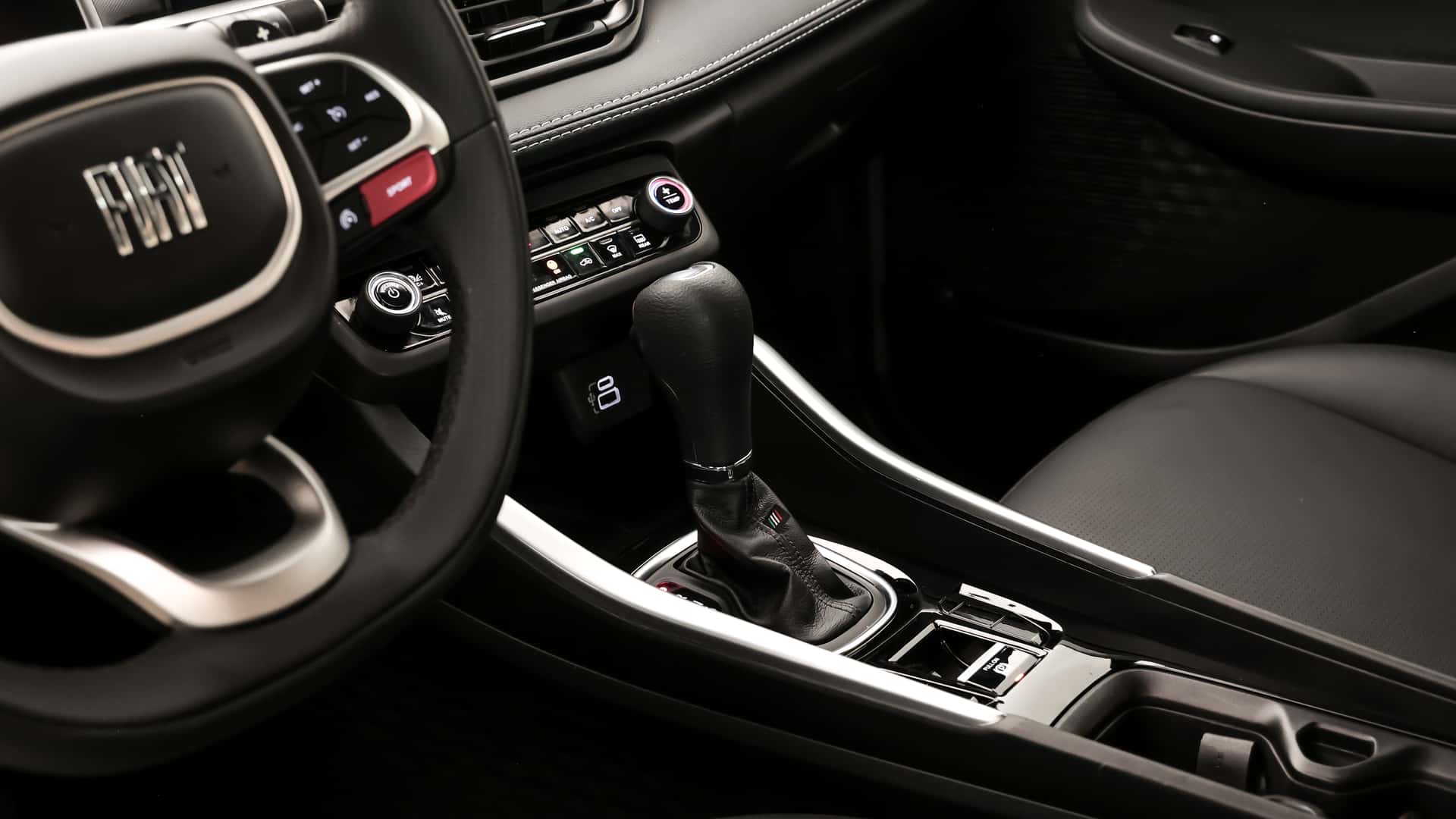 Testez la Fiat Fastback Impetus T200 Hybrid 2026 (BR) - console centrale