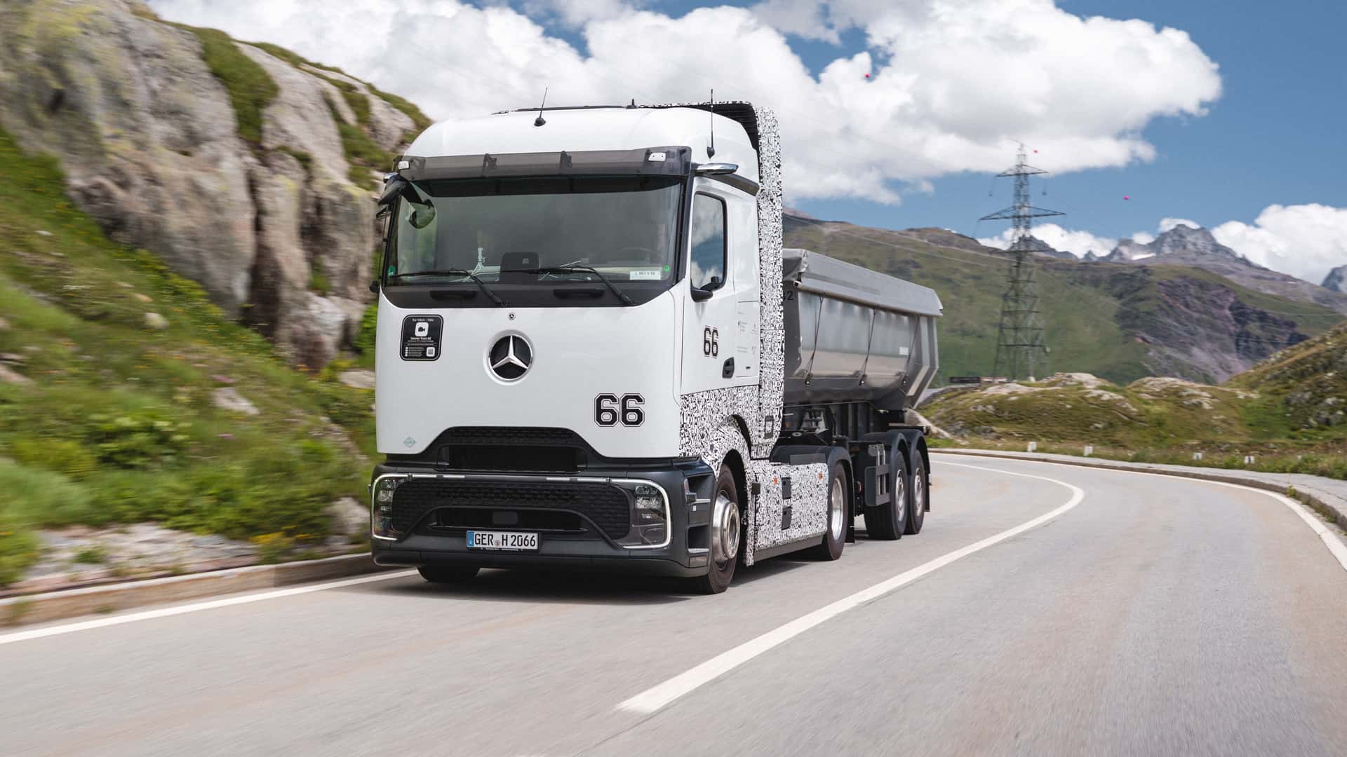 Camion Mercedes GenH2 : essais estivaux dans les Alpes suisses