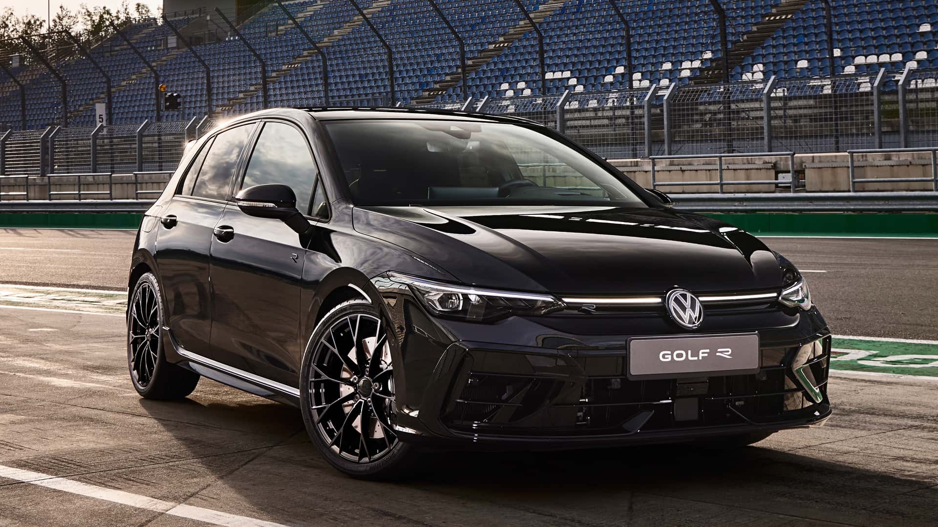 2025 Volkswagen Golf R Black Edition