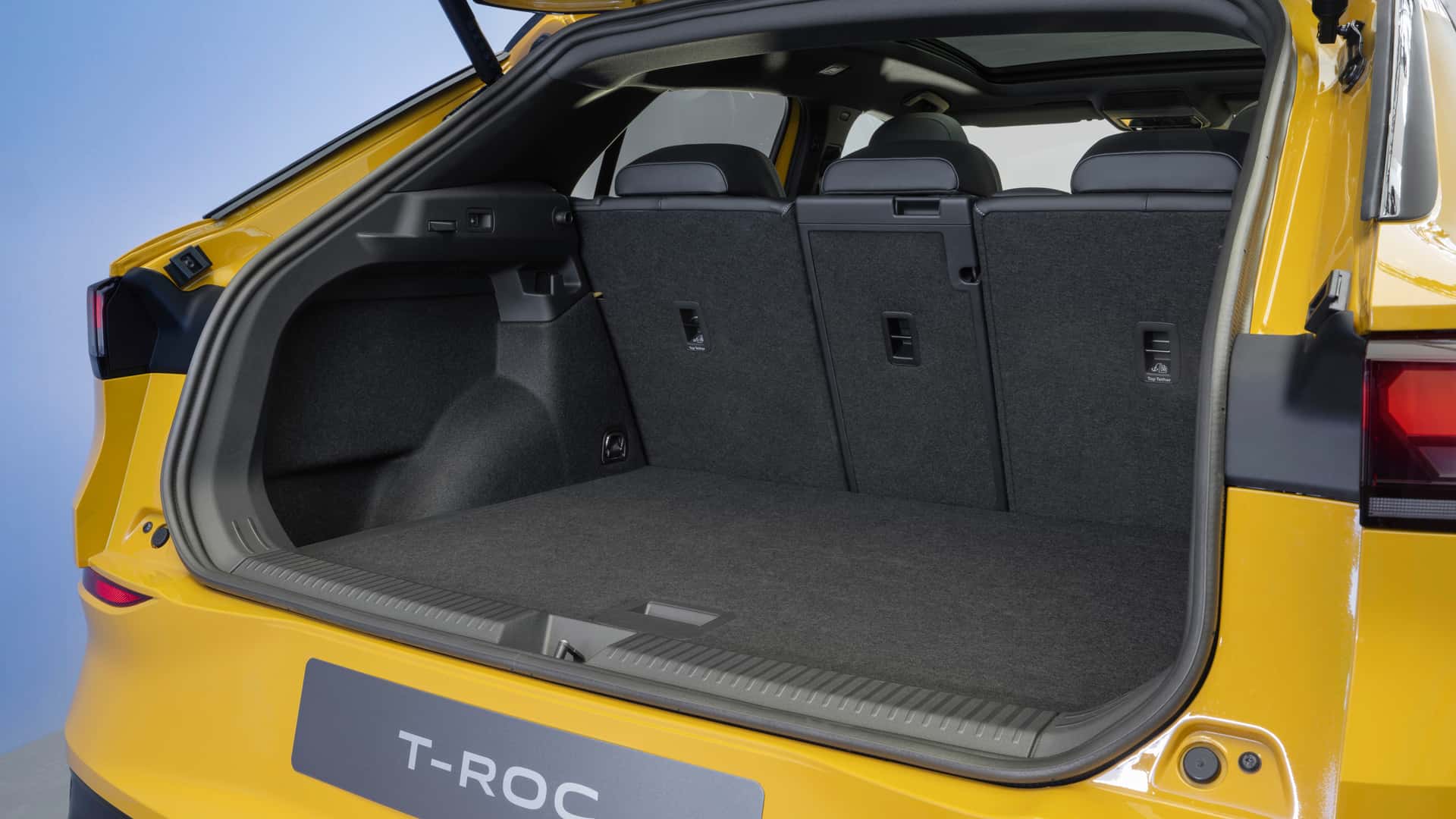 Volkswagen T-Roc baru, interior dan bagasi