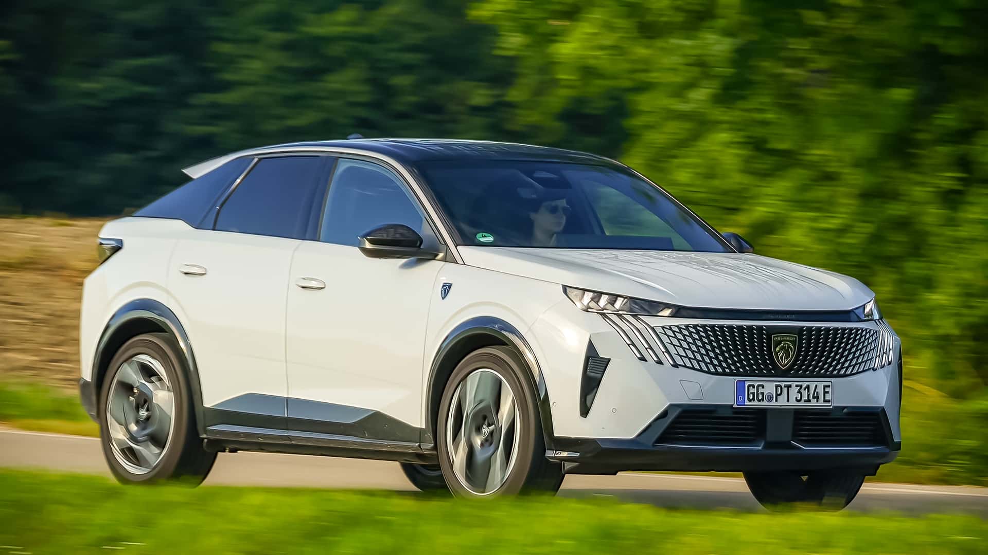 Peugeot E-3008 (2025) im Dauertest: Starkes Design, hoher Preis