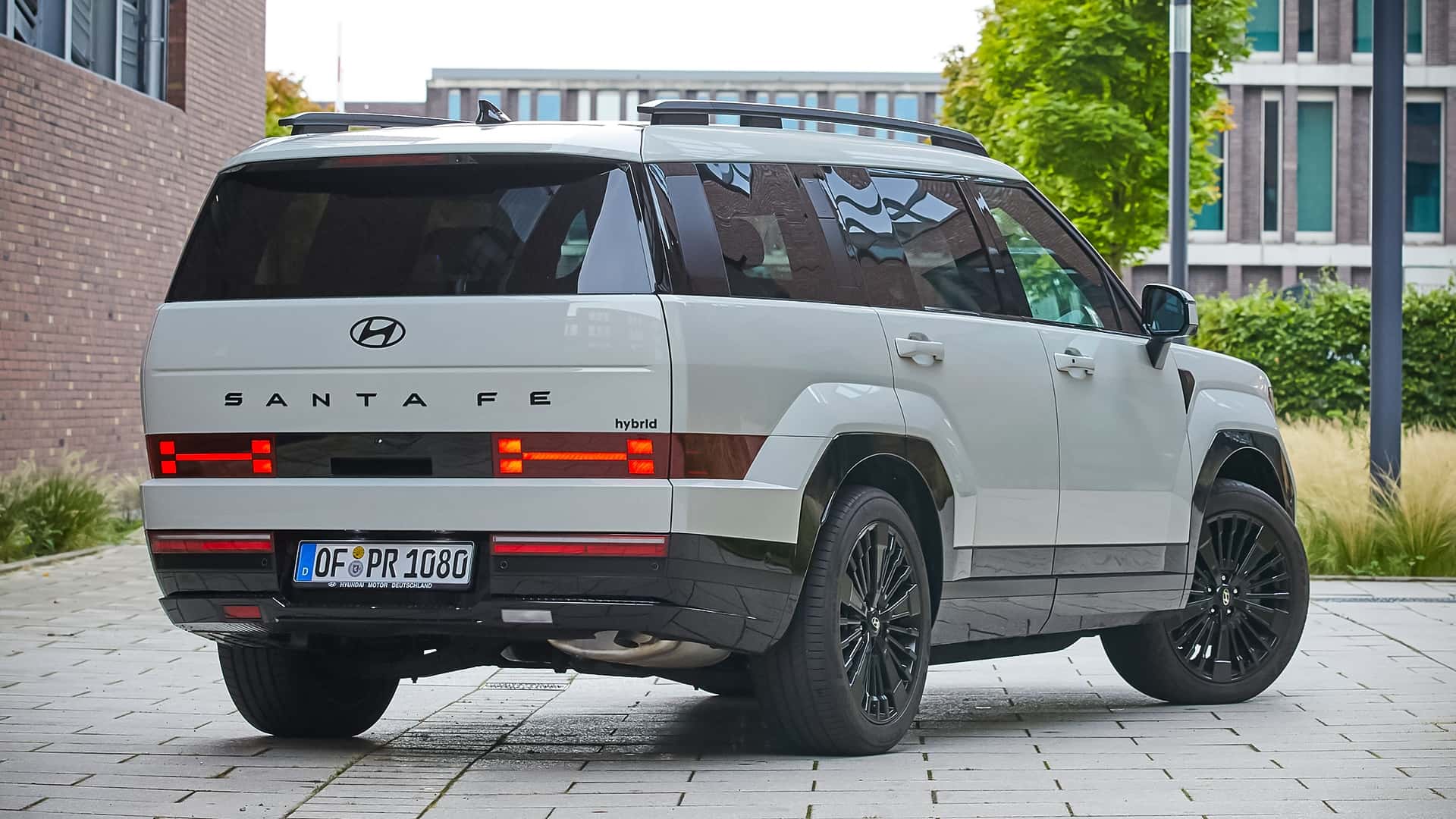 Hyundai Santa Fe Hybrid (2025)