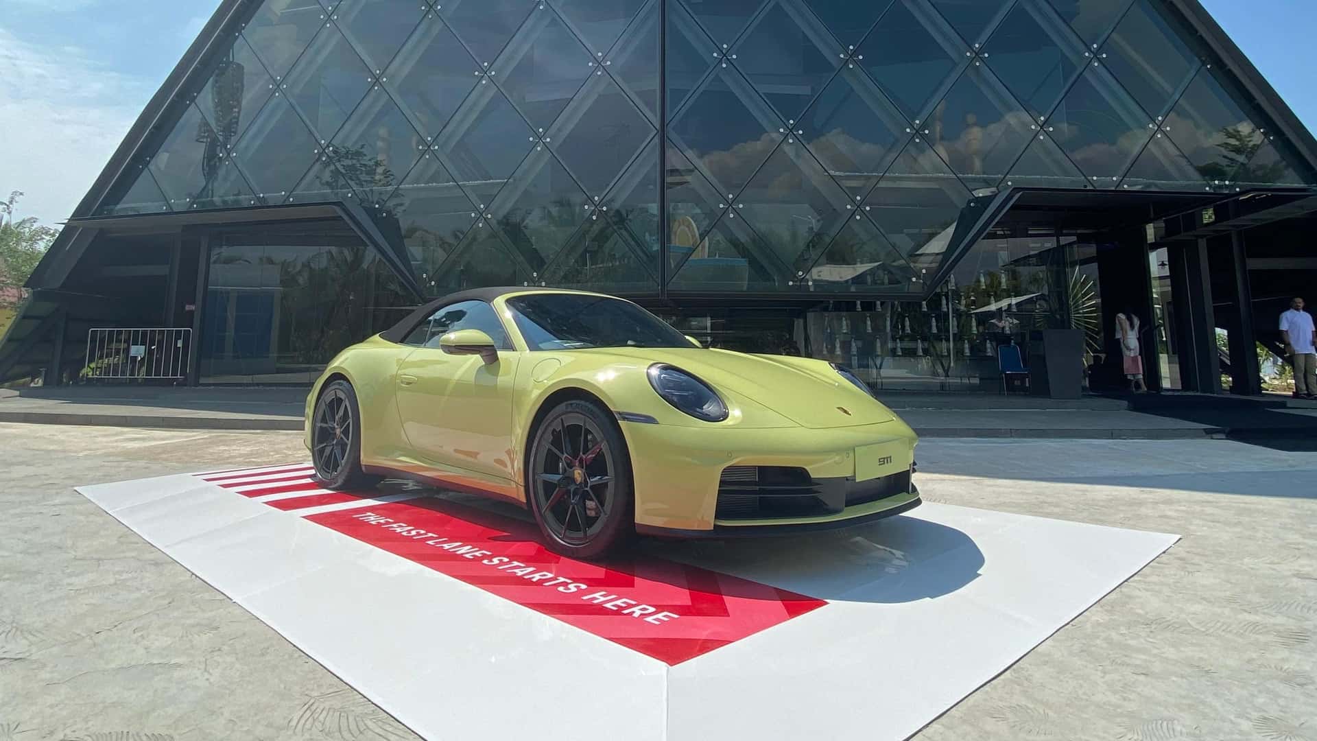 Porsche Experience Bay Jakarta 4-6 Juli 2025