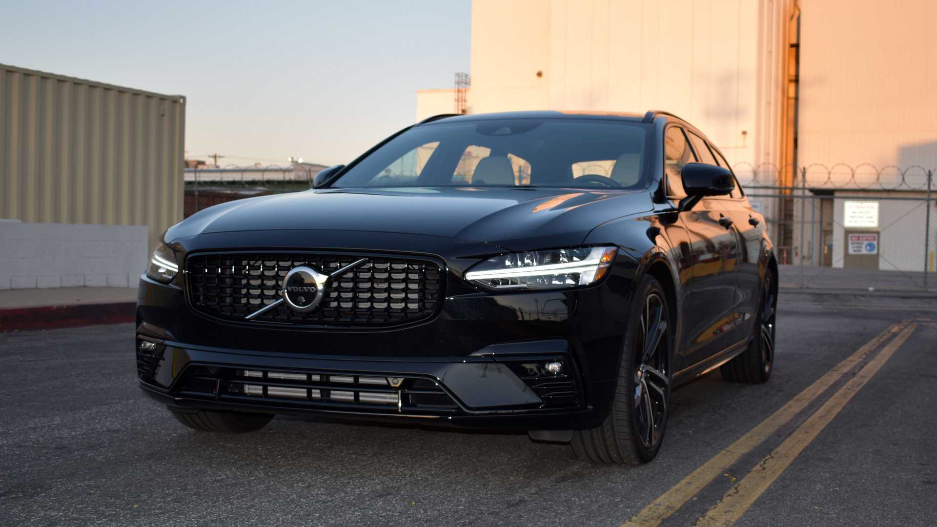 2021 Volvo V90 T6 R-Design AWD Exterior Front Quarter