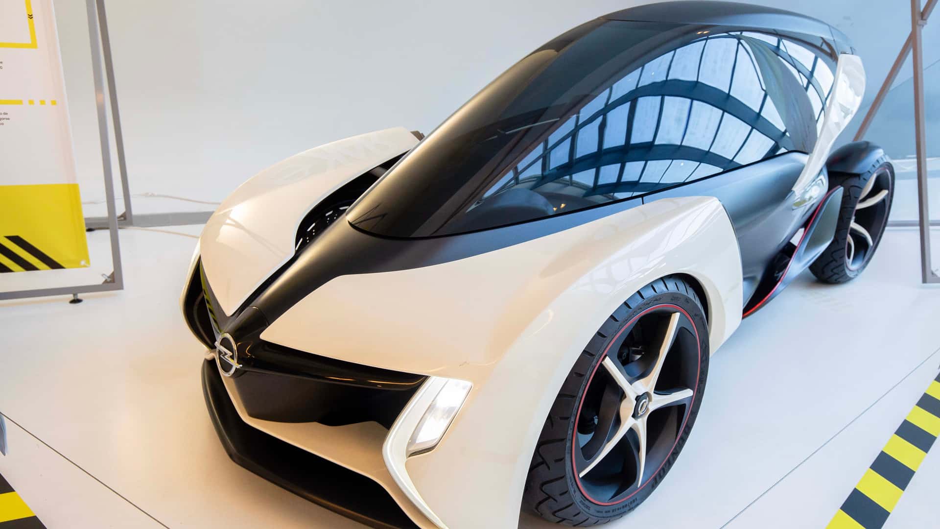 Opel LOVE 2025 exposición en Mobility City Zaragoza