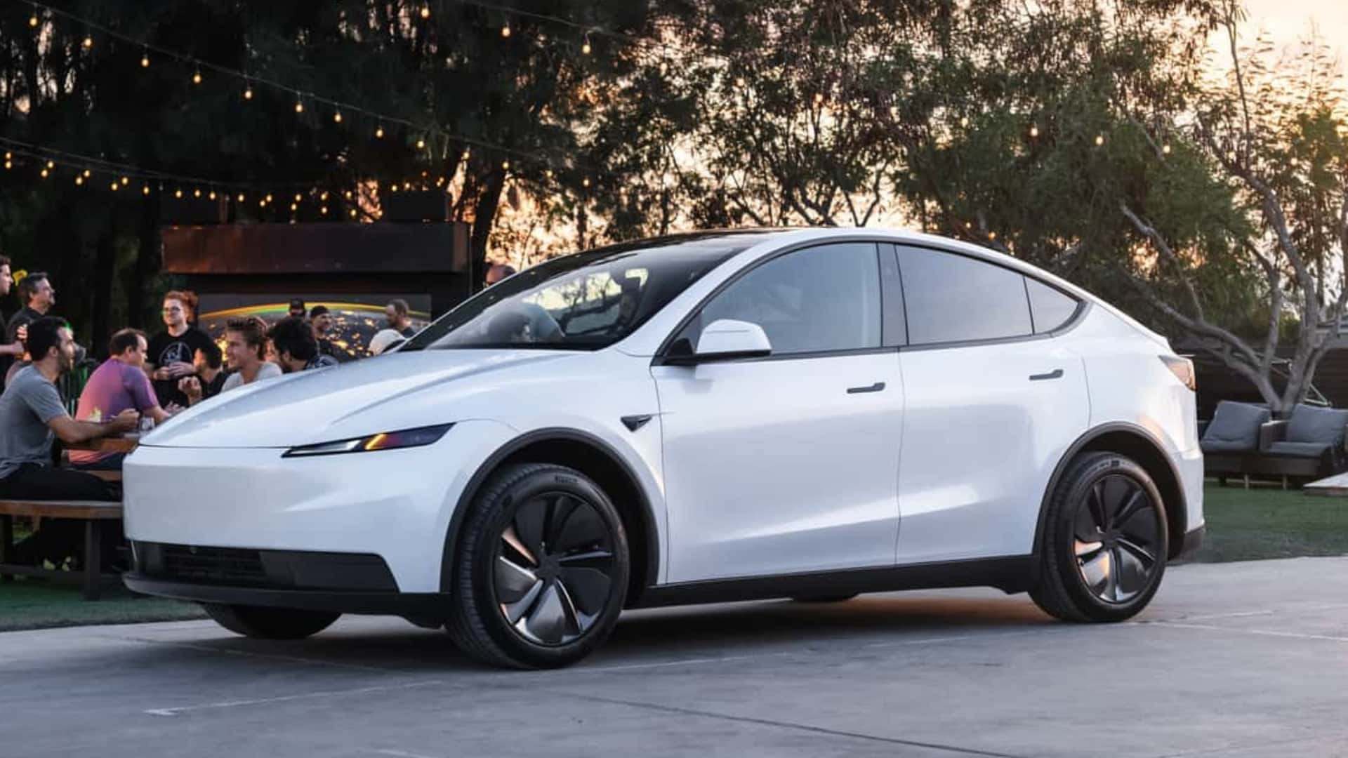 Tesla Model Y Standard 2026