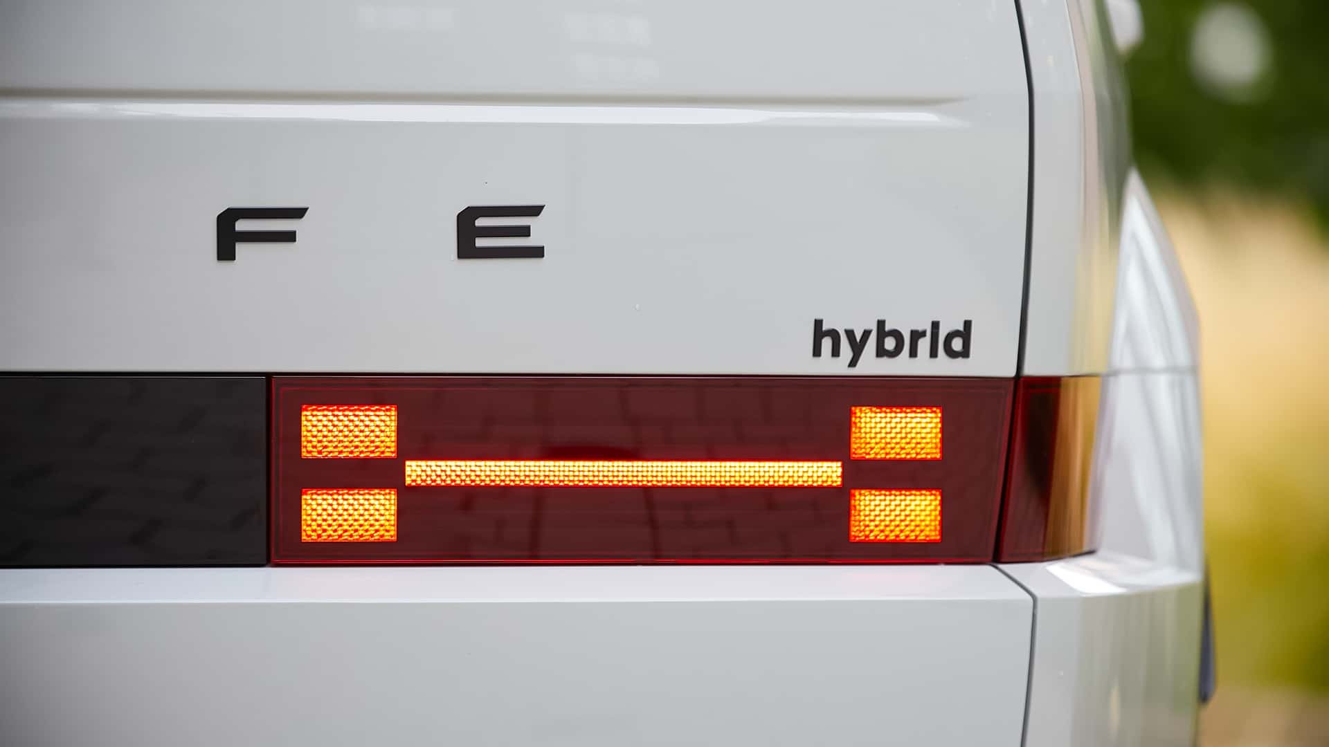 Hyundai Santa Fe Hybrid (2025)