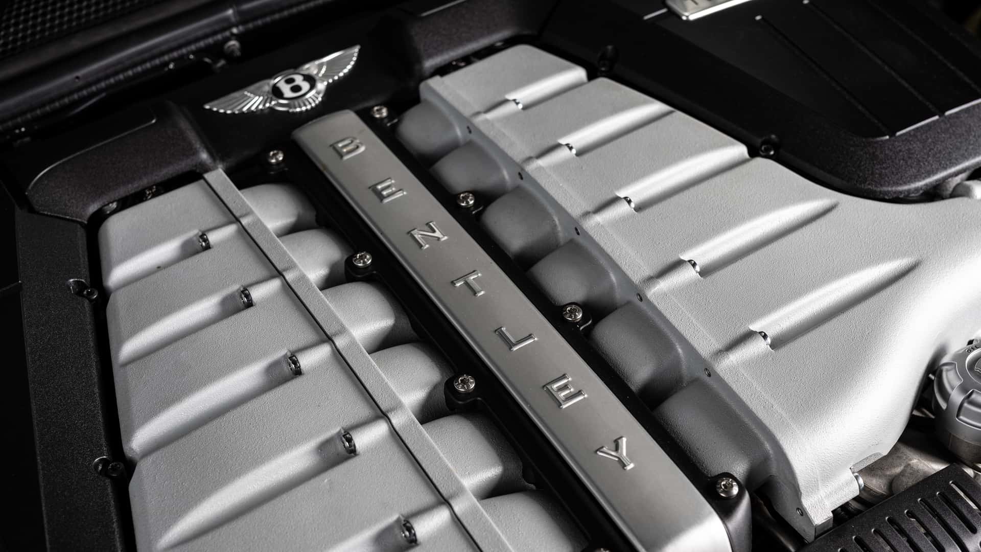 Bentley Bertahan dengan Mesin Bensin di Tengah EV Mewah Menurun