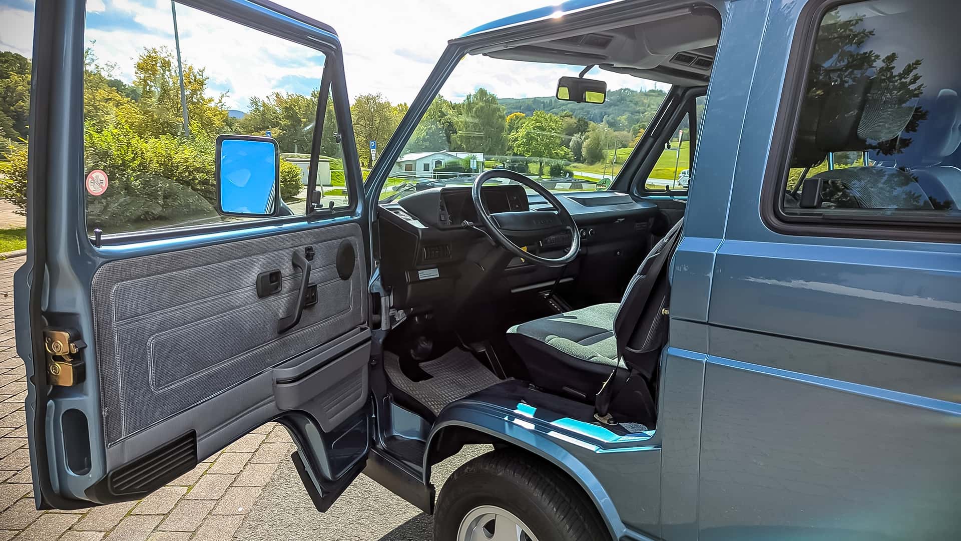 VW T3 Caravelle Carat (1990)