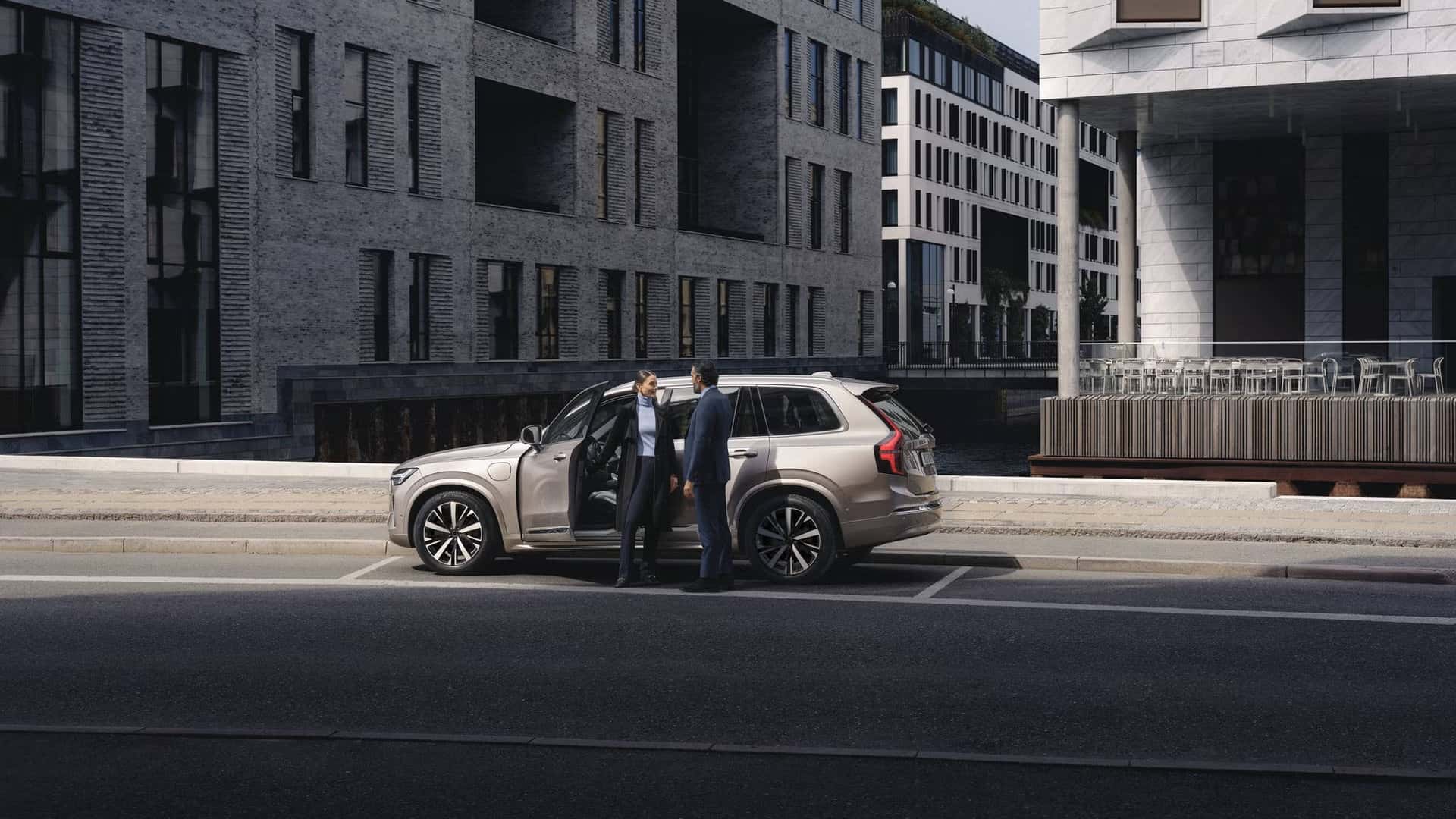 Volvo XC90 dan X60 plug-in hybrid armored vehicles