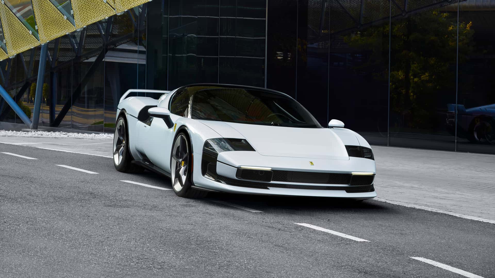 Translate the following journalistic text to FR. Your goals: Ensure the translation reads naturally and idiomatically in the target language. Adapt any cultural references or expressions where necessary. Do not modify, truncate, or remove any non-textual elements, including HTML/XML tags and their full attributes. Preserve all tags and their attributes exactly as they appear. Only translate the visible, human-readable content. Input text:  Ferrari SC40  ---  Ferrari SC40