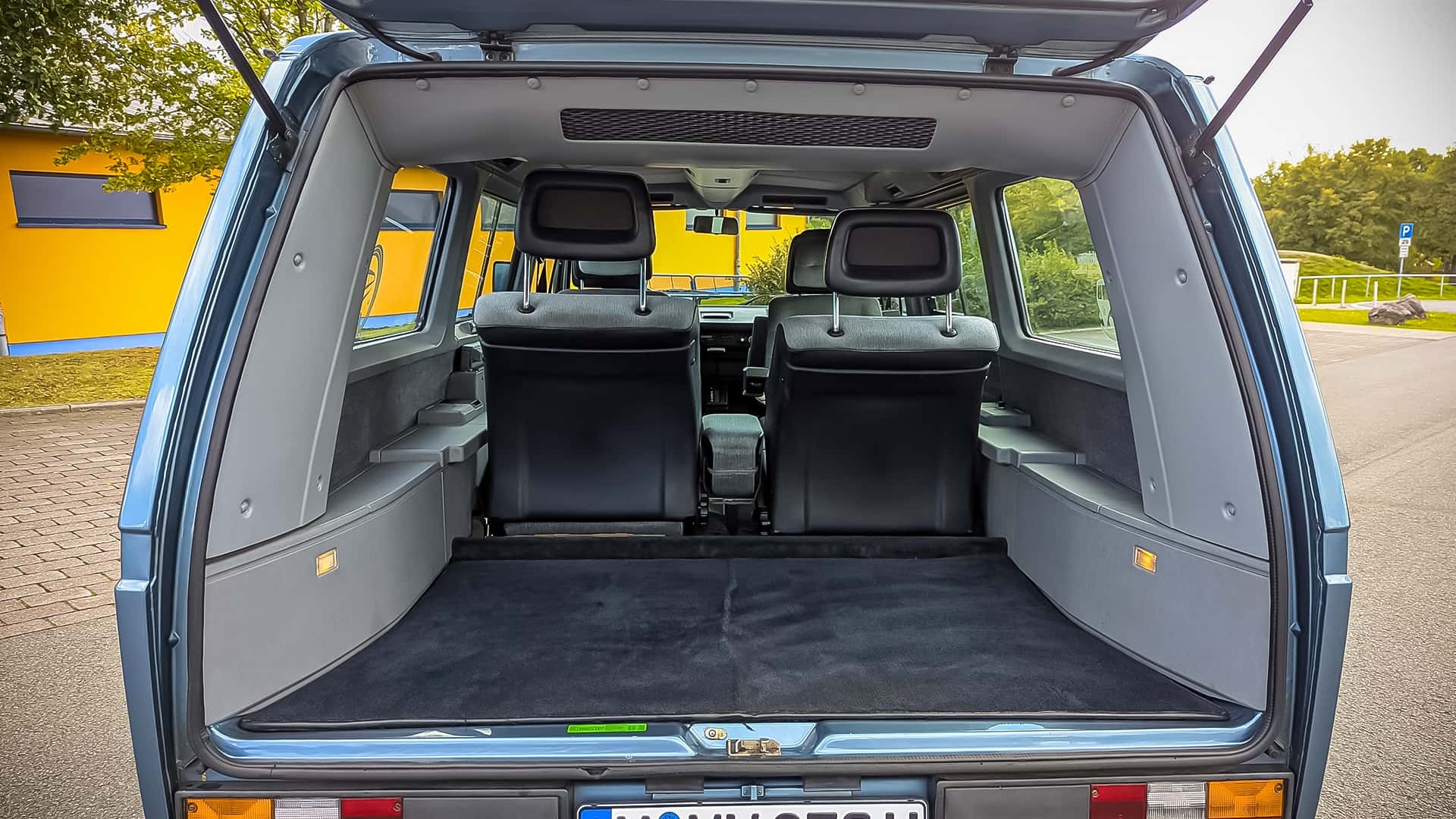 VW T3 Caravelle Carat (1990)