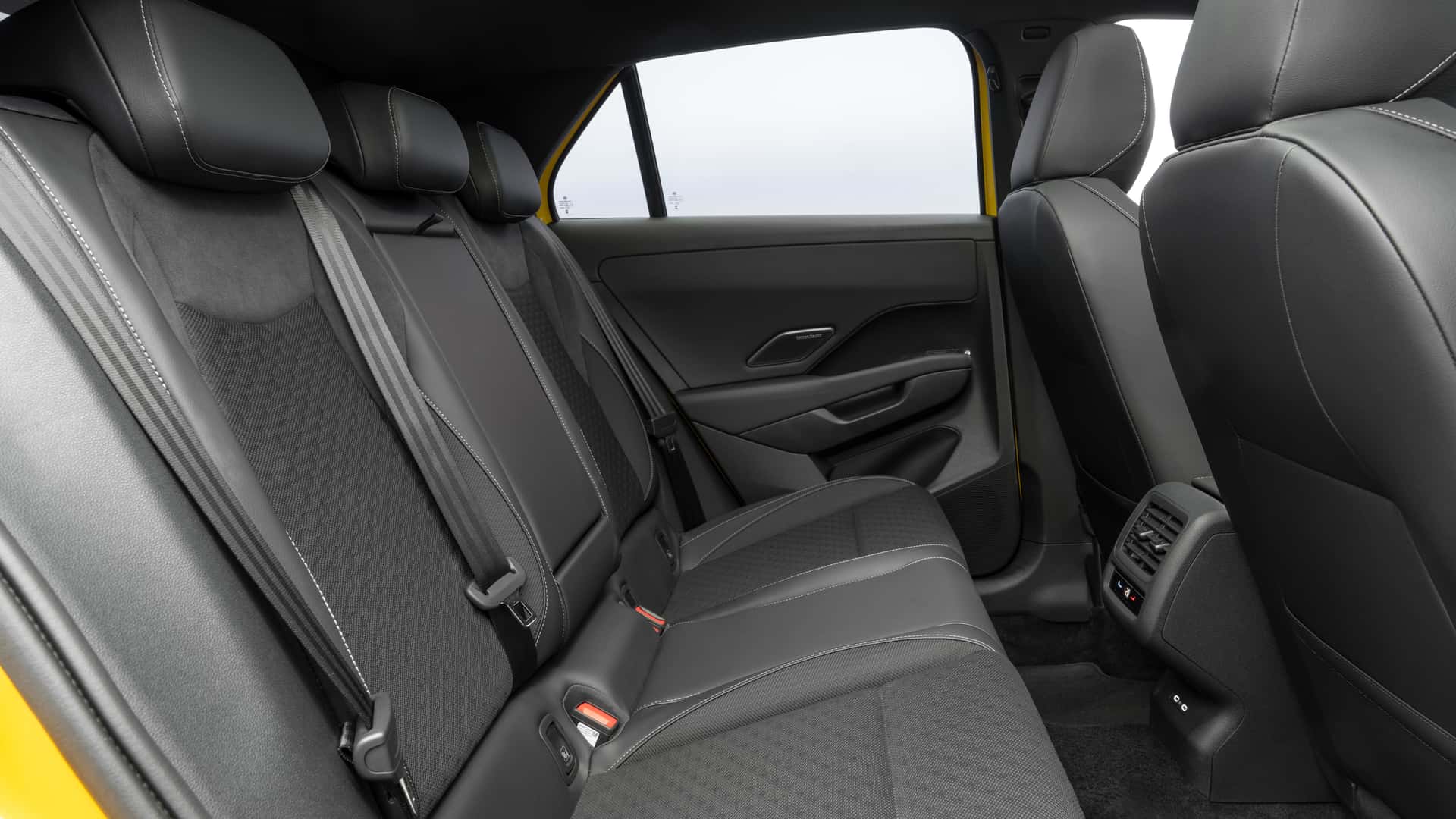 Volkswagen T-Roc baru, interior dan bagasi