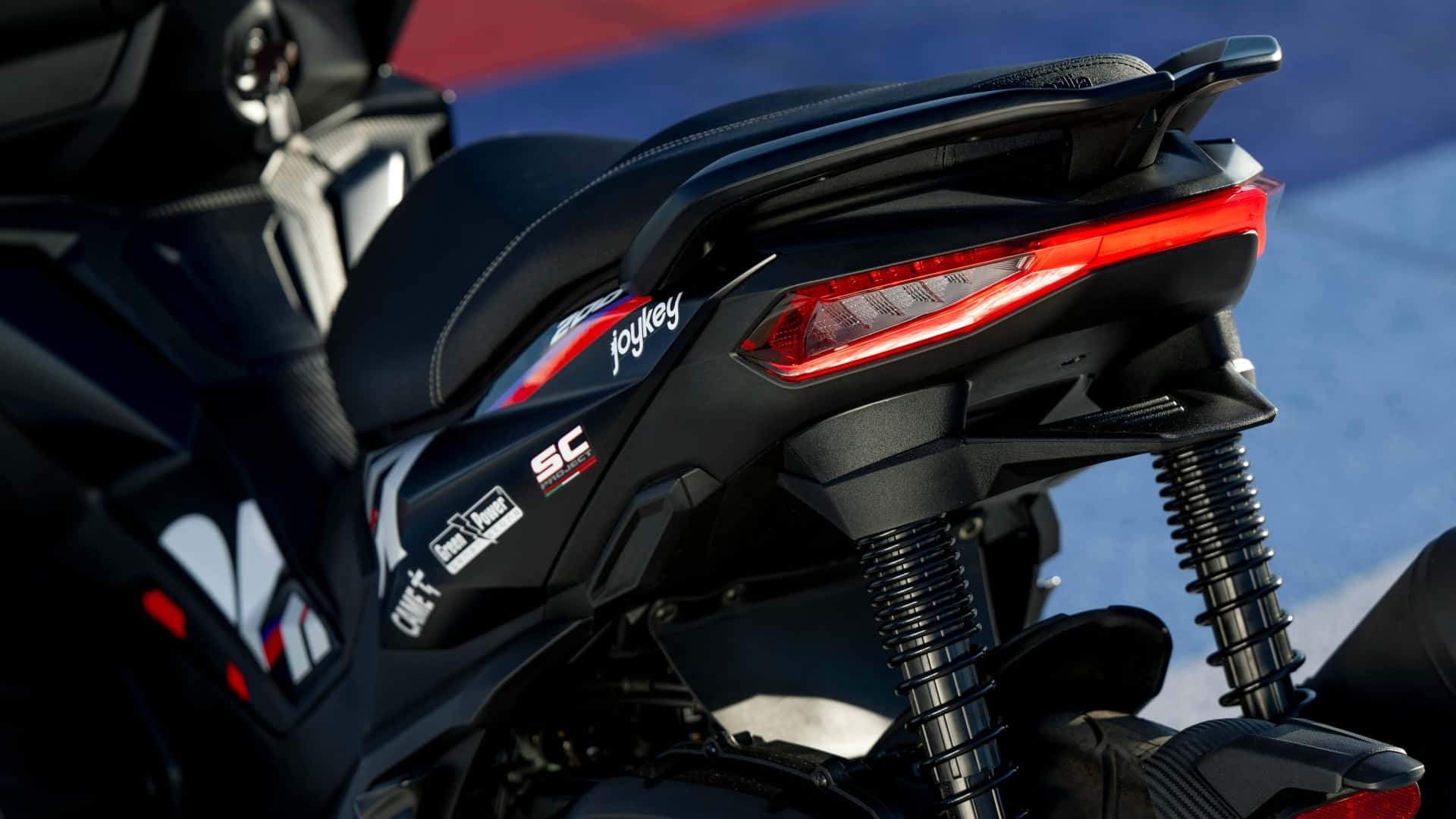 2025 Aprilia SR GT MotoGP Replica - Sección trasera