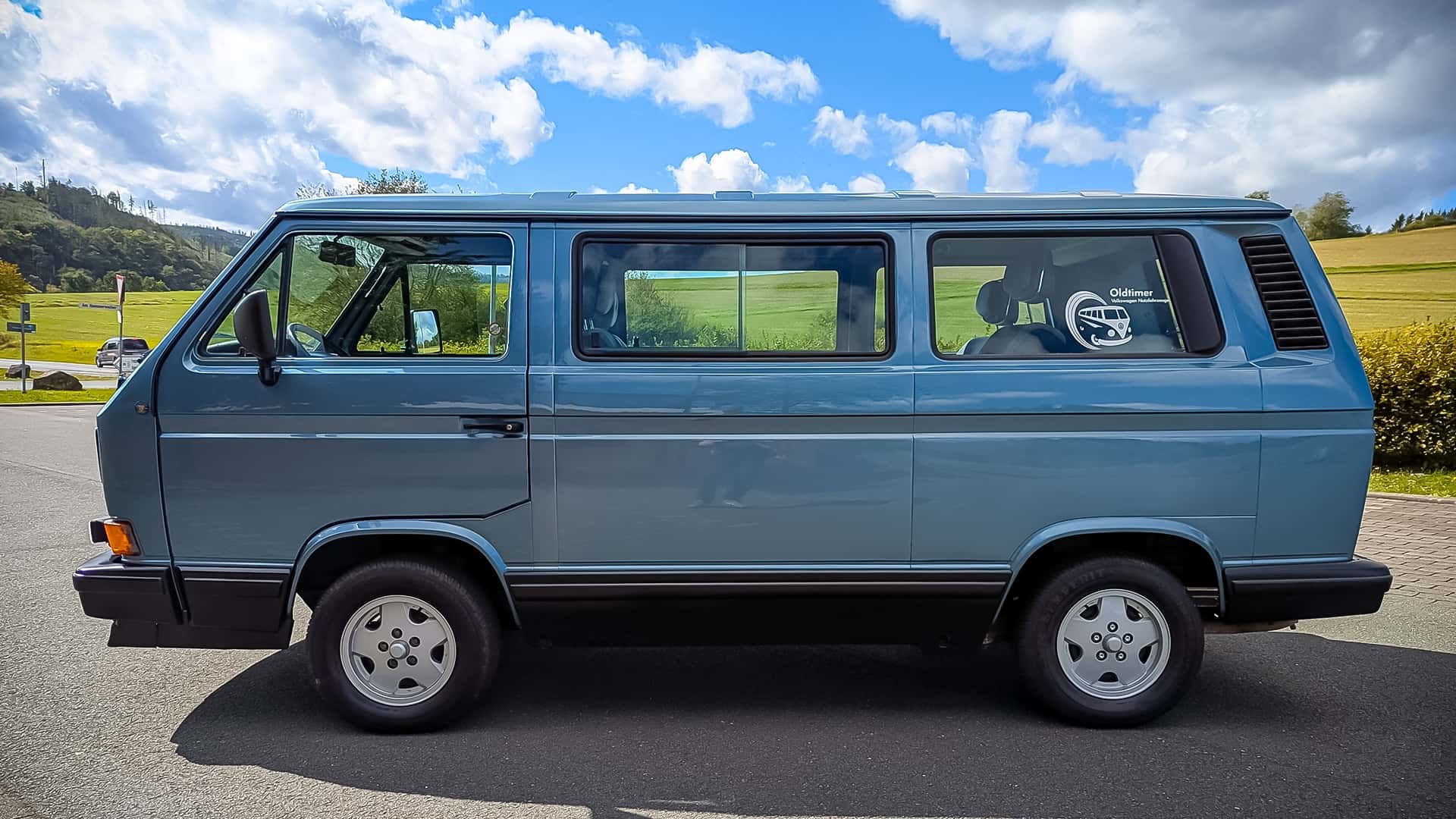 VW T3 Caravelle Carat (1990)