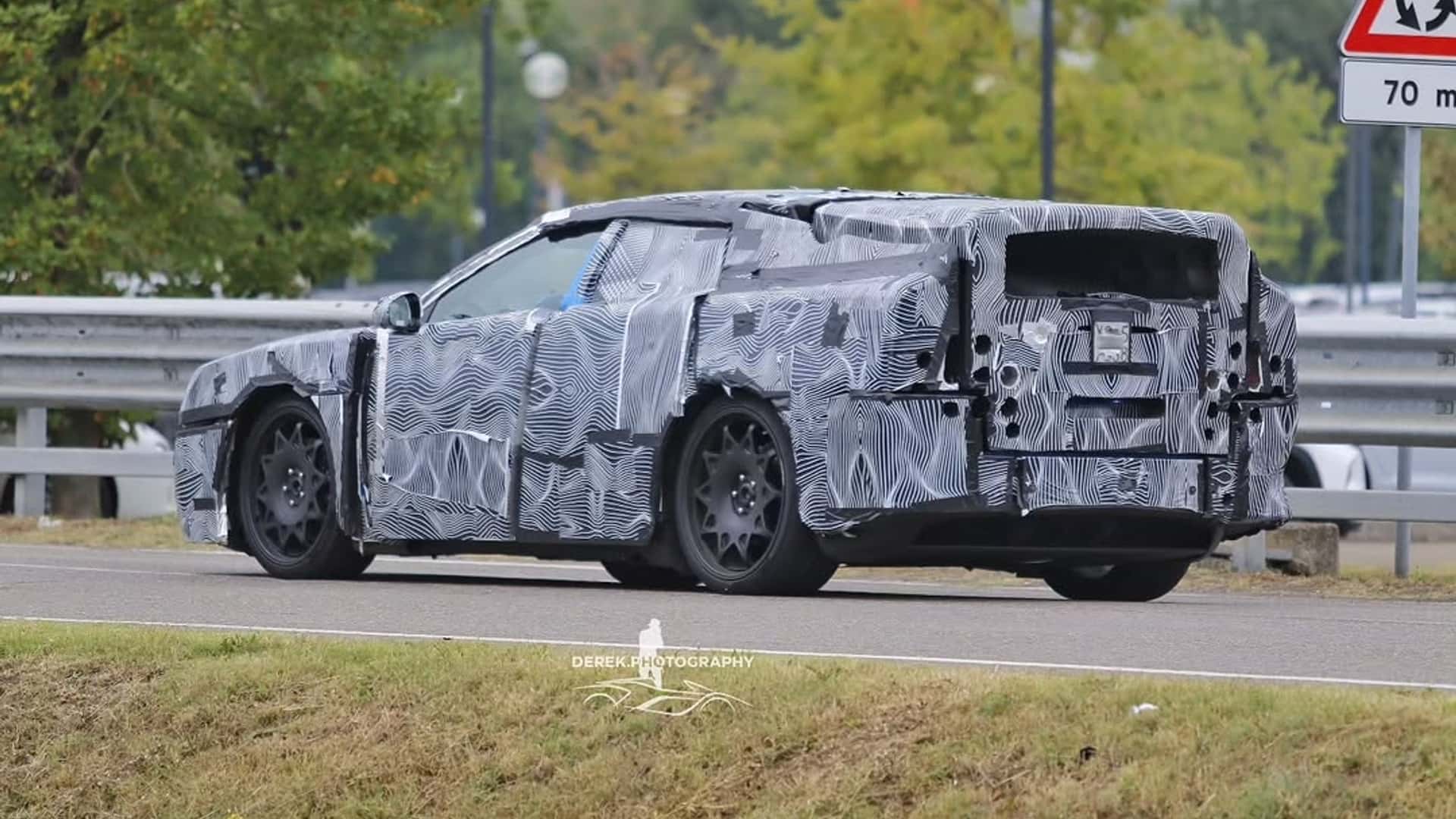 Ferrari eléctrico con carrocería de producción