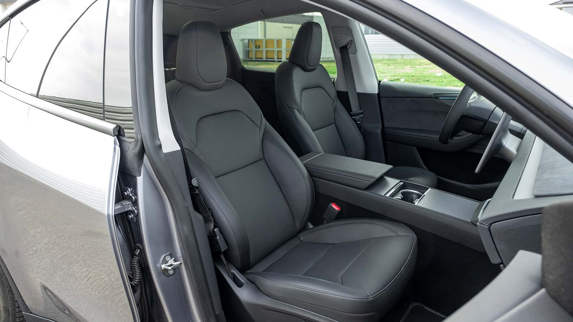 Série de lancement de la Tesla Model Y 2025 (spécifications européennes)