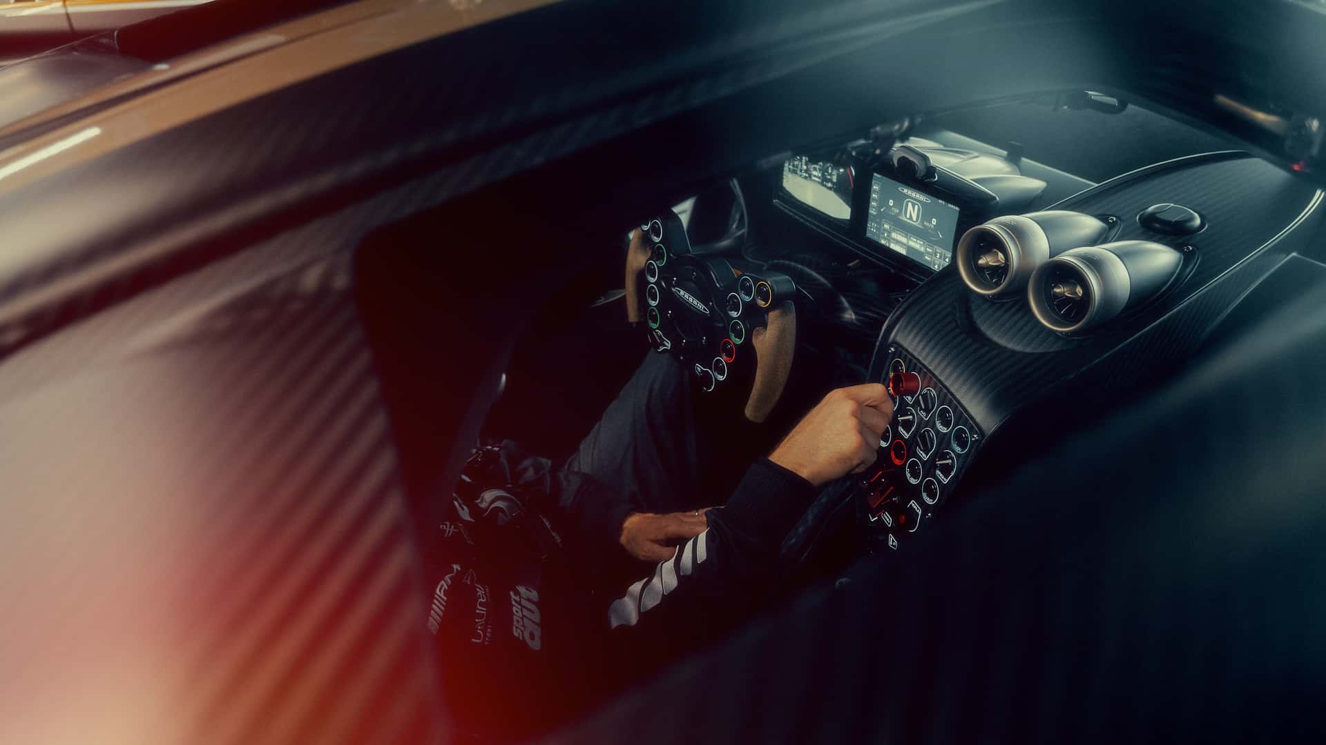 Mengendarai Pagani Huayra R Evo Roadster di Monza