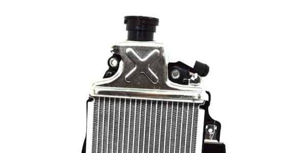 Menjaga Suhu Mesin Tetap Ideal Saat Berkendara Jauh di Cuaca Panas: Tips Penting