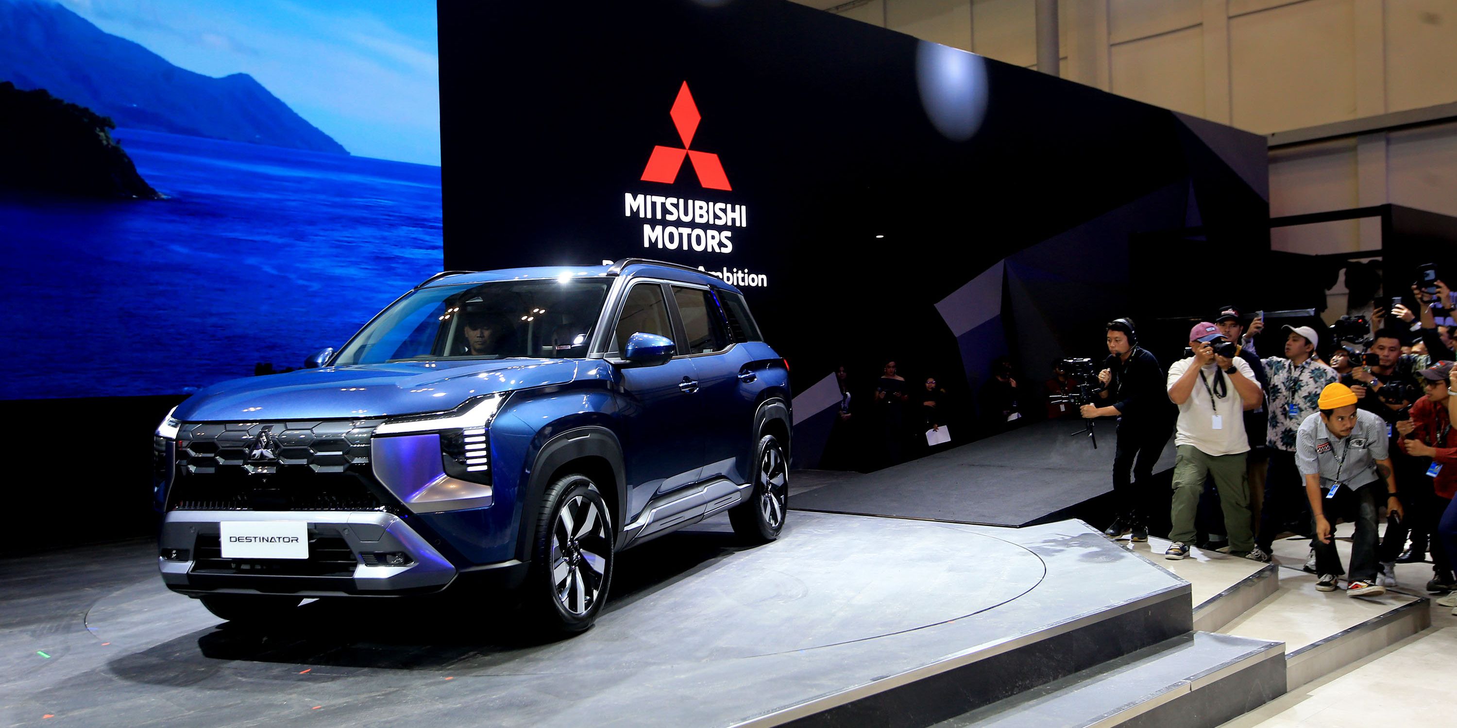 Cuma Selama GIIAS 2025, Beli Mitsubishi Destinator Bisa Dapat Voucher Garuda & Paket Kredit Spesial