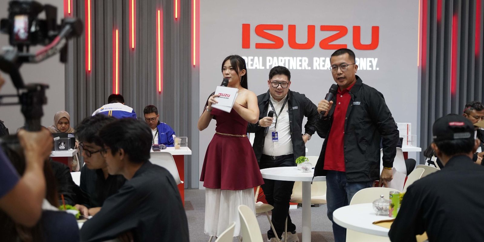 Ludes Sebulan! Isuzu TRAGA 50th Special Edition Habis Terjual Usai Launching di GIIAS 2025