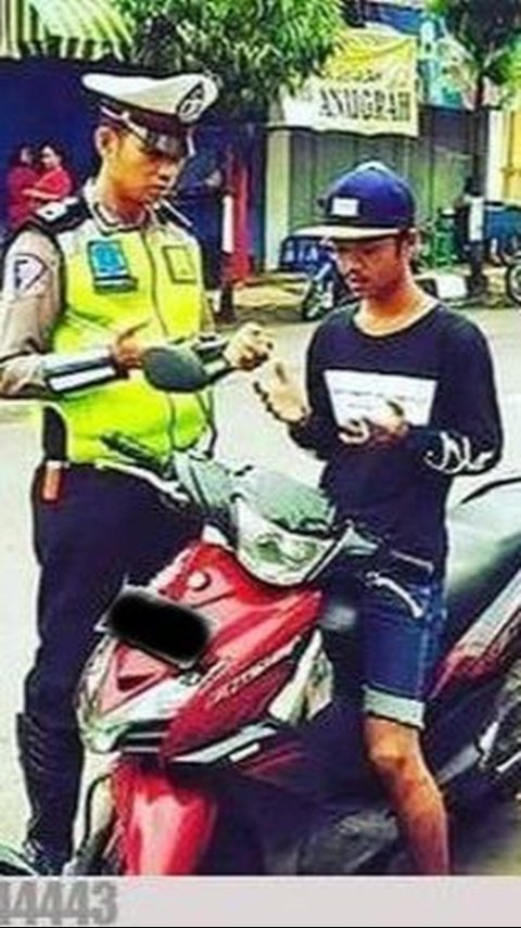 10 Gaya Kocak Pemotor Hindari Tilang, Banyak Akal Tapi Polisi Tetap Waspada