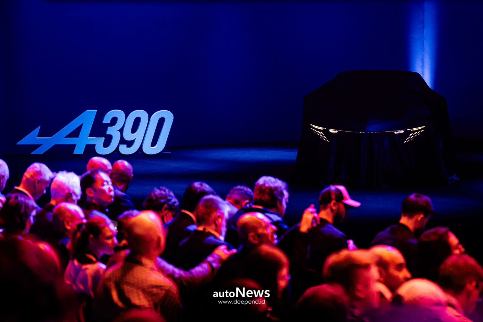 Electric Vehicle Alpine 390 – SPORT FASTBACK 5 KURSI DENGAN 3 MOTOR LISTRIK