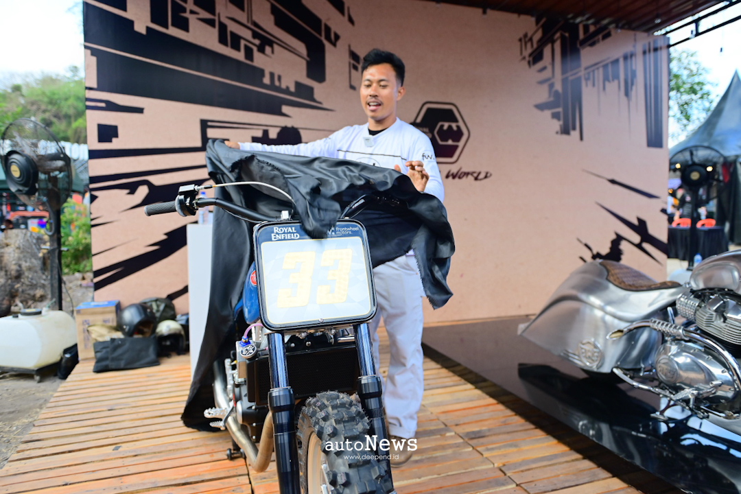 Custom BIke Custom War 2025 – ROYAL ENFIELD HADIRKAN FLAT TRACK GROOVE FT 450