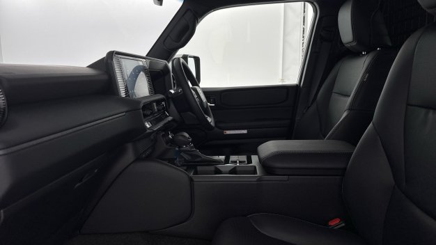 2026 Toyota Land Cruiser Commercial UK-14