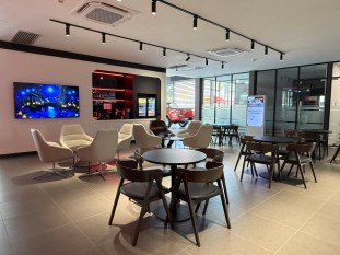 Isuzu 3S centre Kuantan-lounge