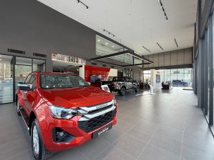 Isuzu 3S centre Kuantan-showroom
