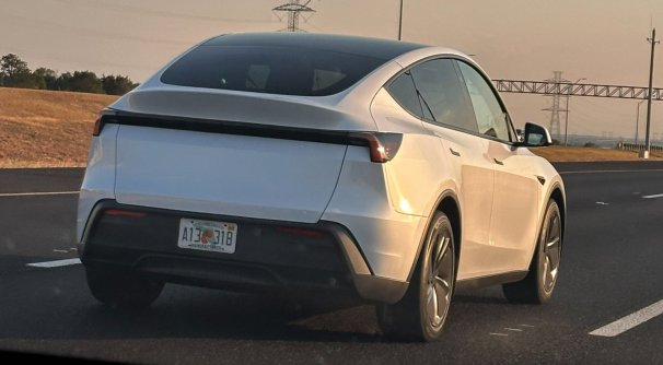 Tesla Model Y Standard spied-3