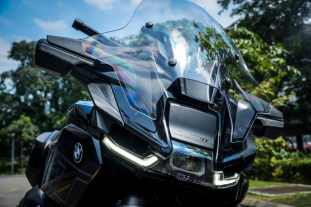 2025 BMW Motorrad R1300 RT Malaysia Triple Black - 14